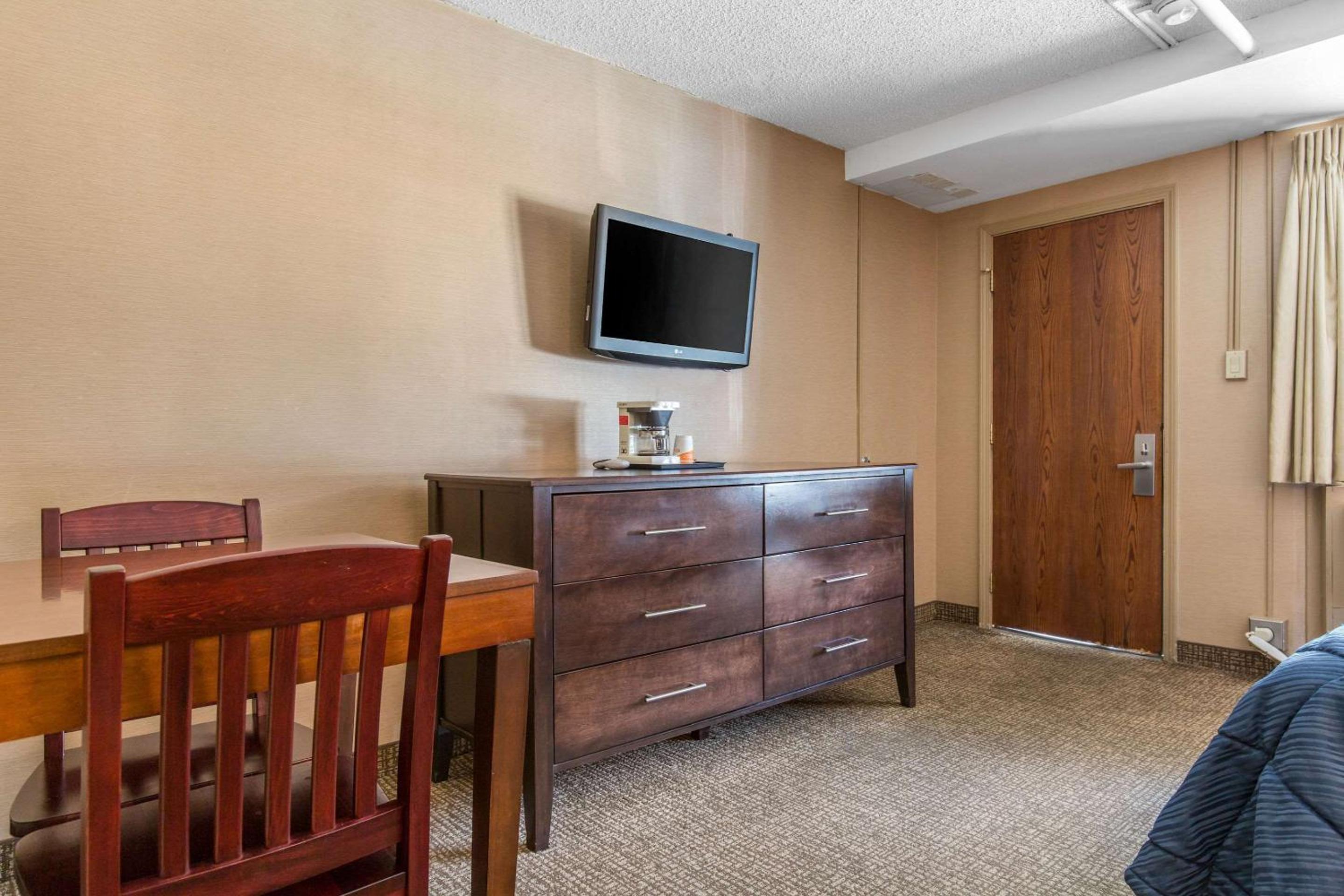 Rodeway Inn Chicago North Shore - Lincolnwood - Image 3