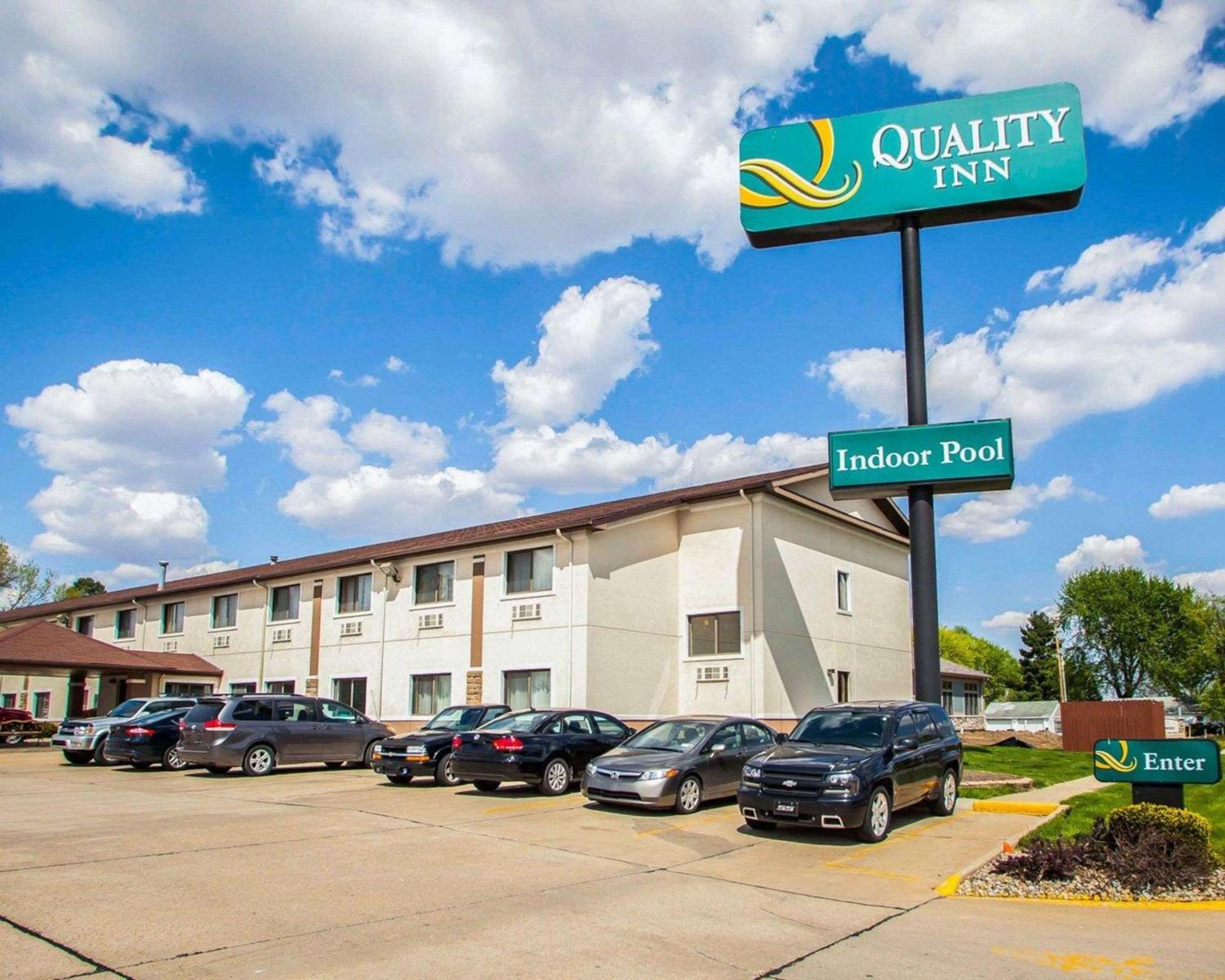 Forsyth Vacations - Quality Inn near I-72 and Hwy 51 - Property Image 2