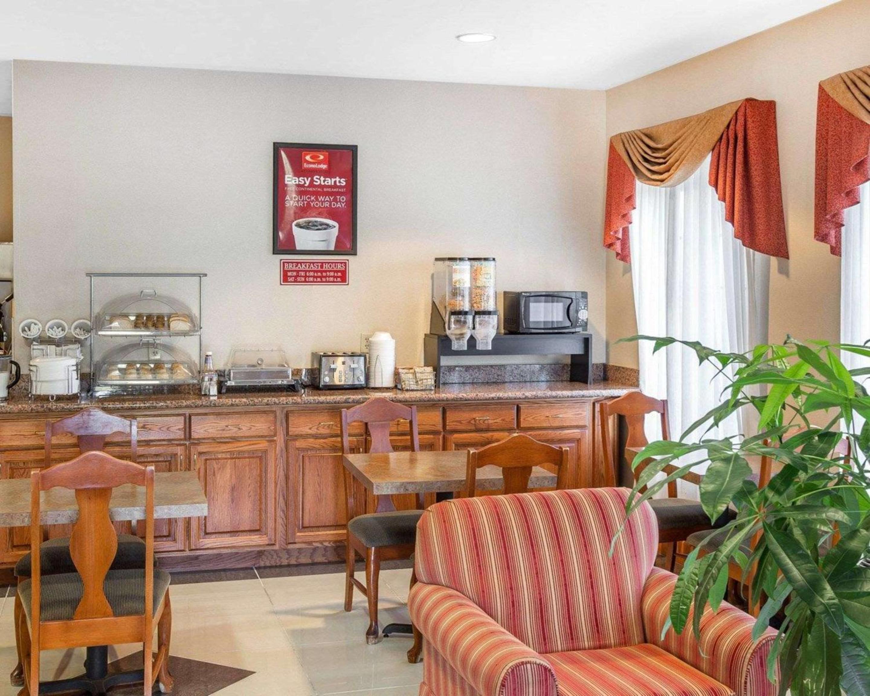 Econo Lodge Brunswick Travel Center