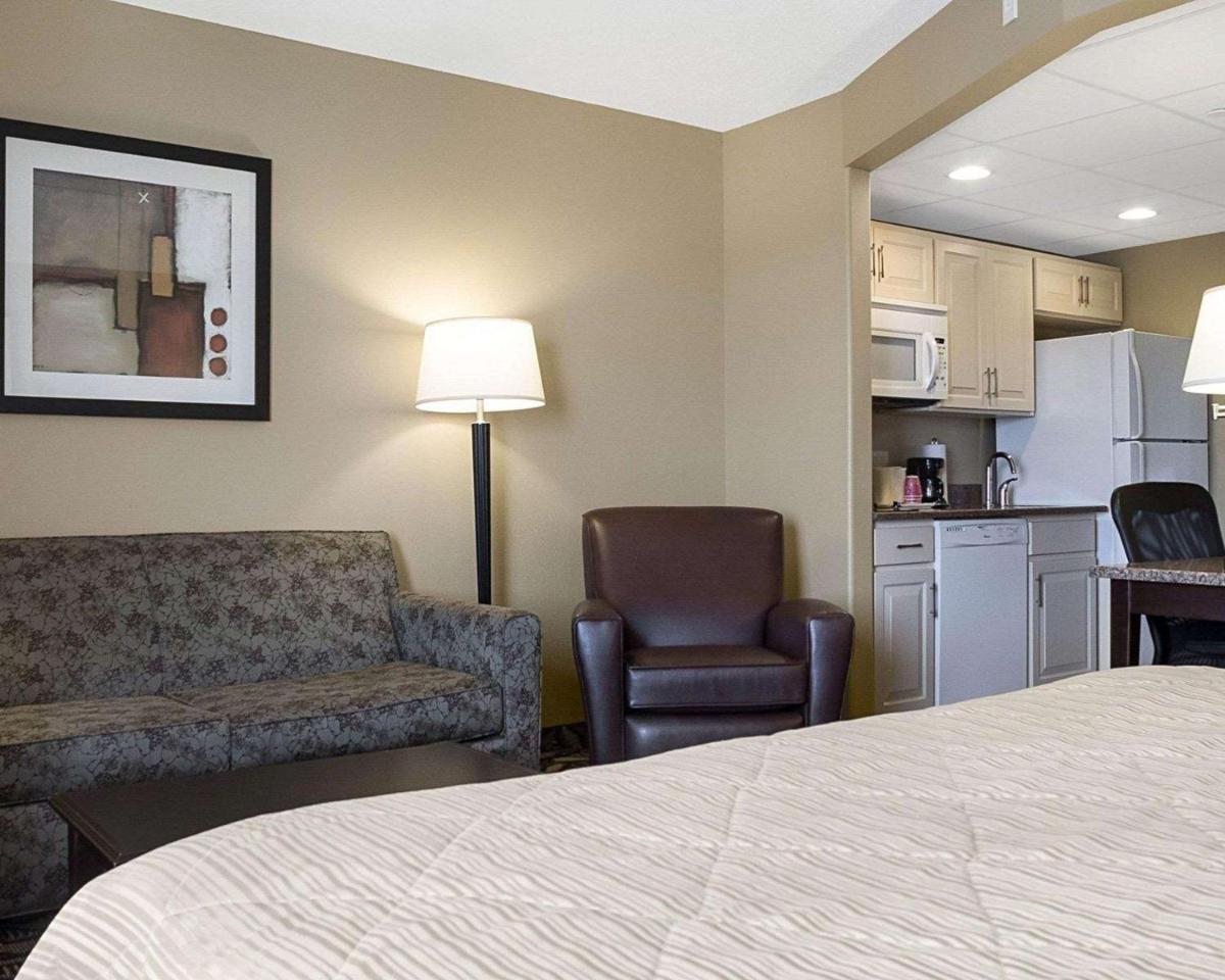 Bismarck Vacations - MainStay Suites Bismarck - Property Image 9