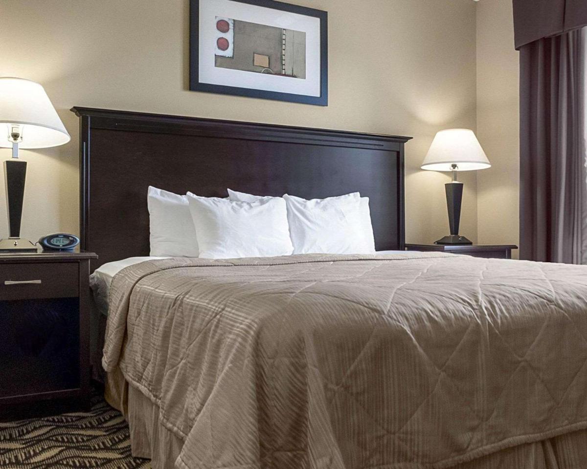 Bismarck Vacations - MainStay Suites Bismarck - Property Image 10