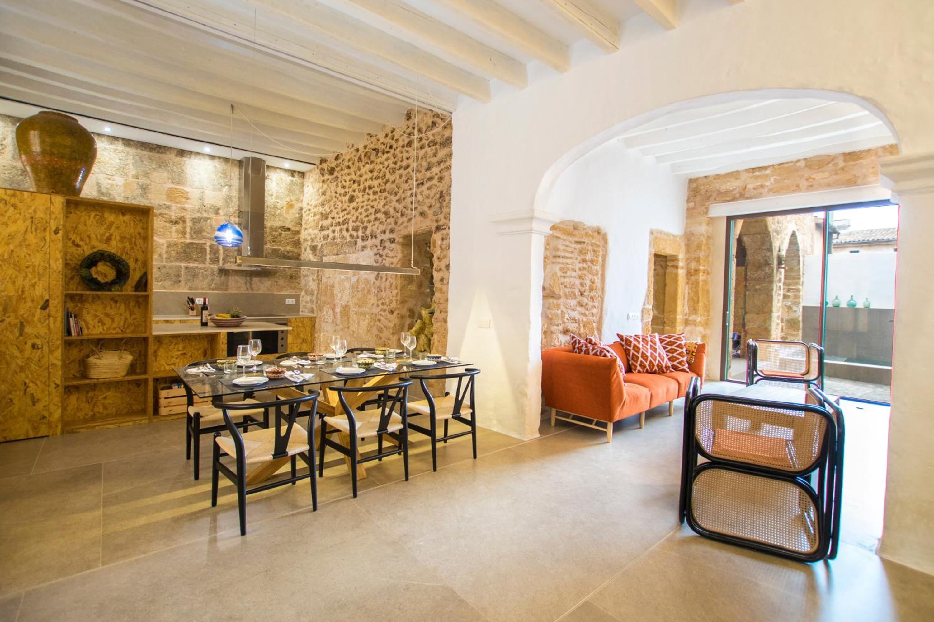 Hotel Vila Roja, design townhouse in Alcúdia - Image 1