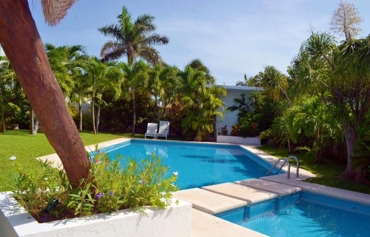 Large House - walking to beach - 10 guests!