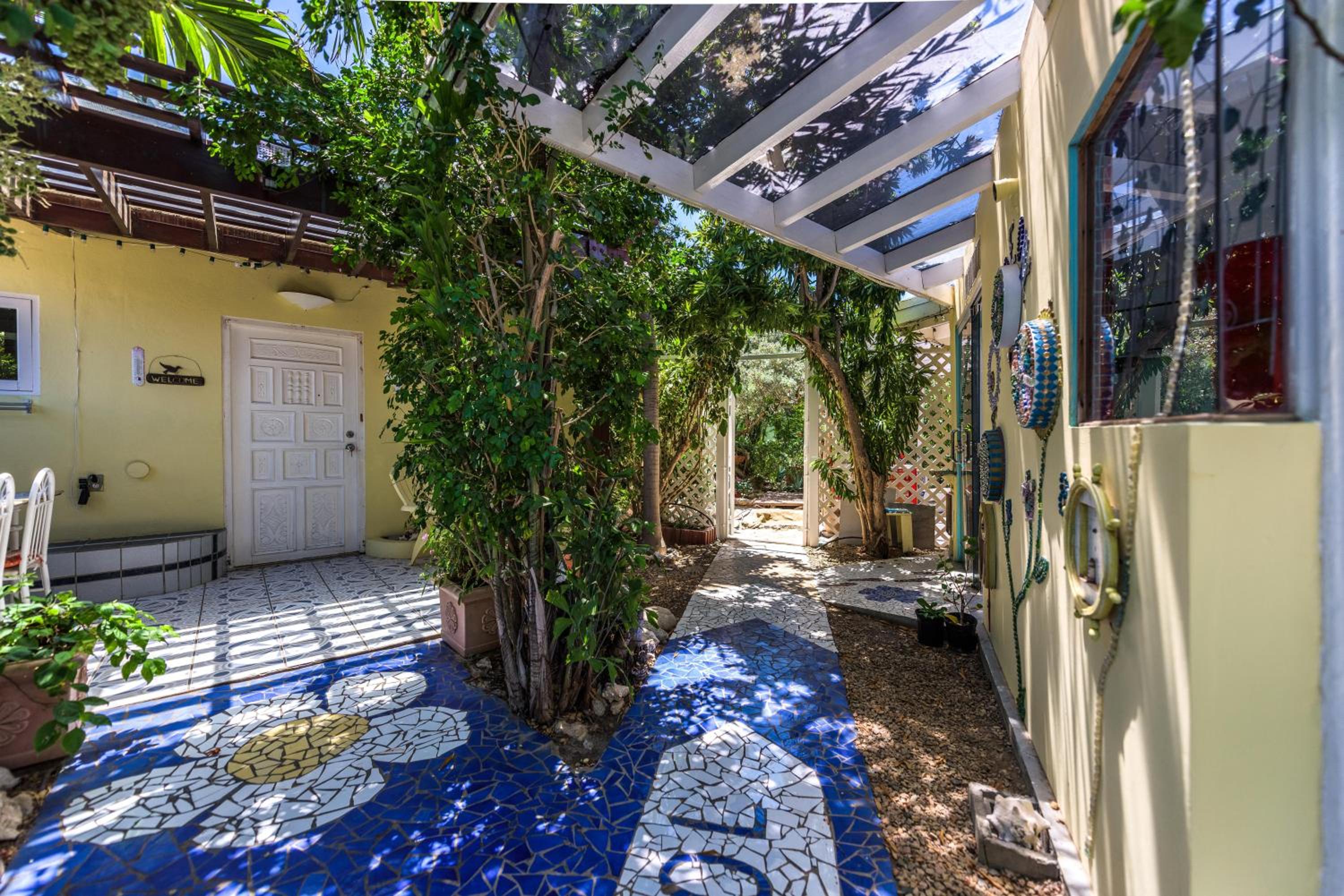 Sunflower Villa Studios