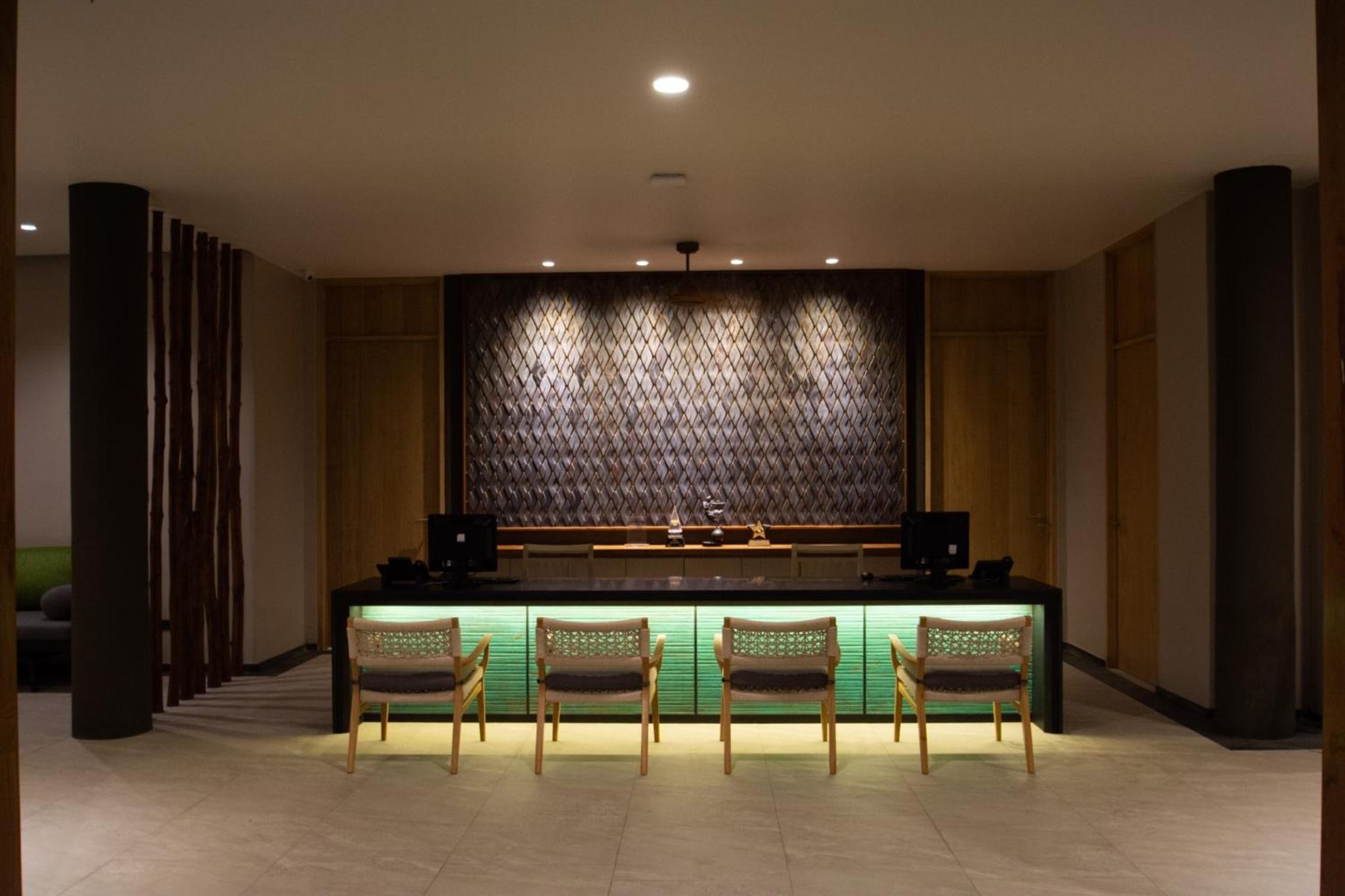 Lobby & Reception
