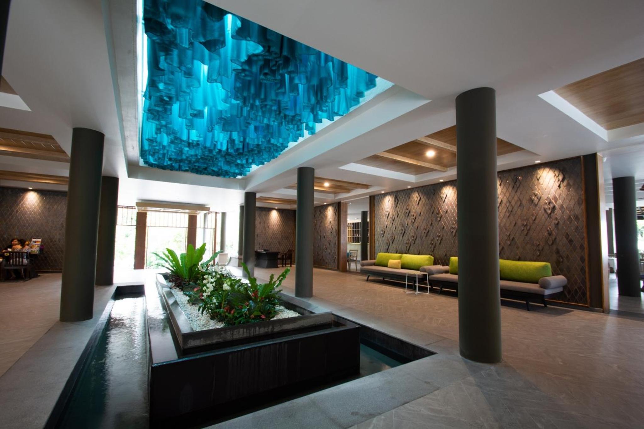 Lobby & Reception