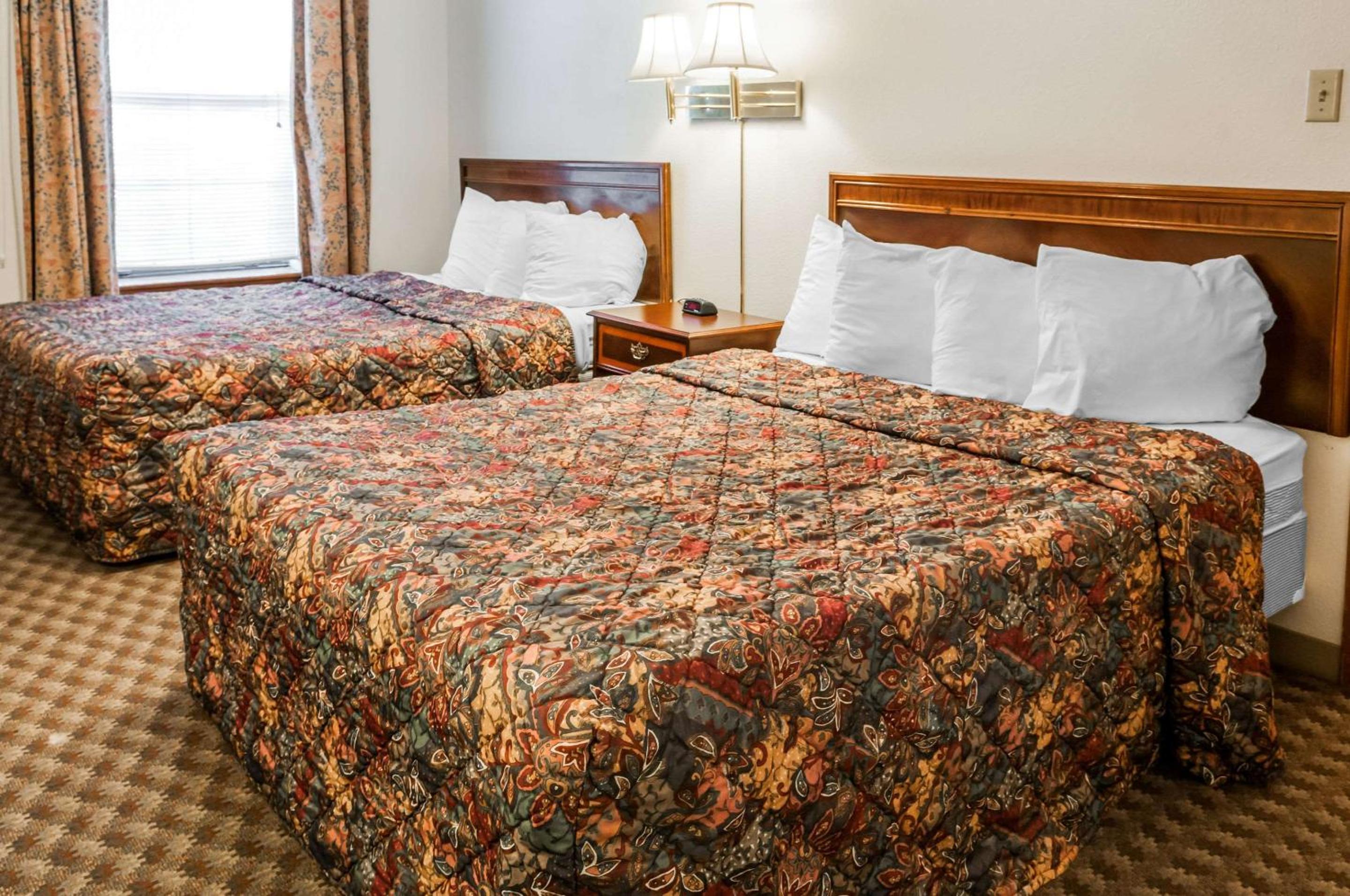 Econo Lodge Eagle Nest