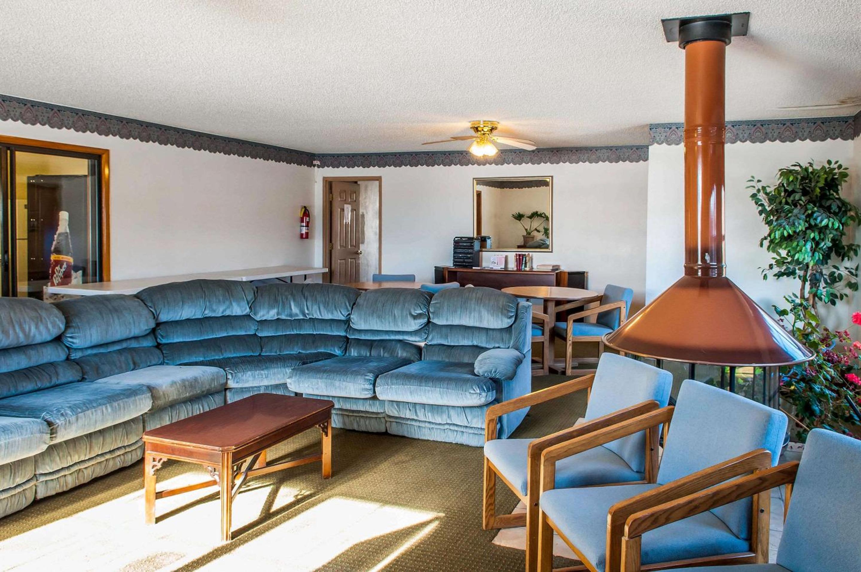 Econo Lodge Eagle Nest, 사진 13