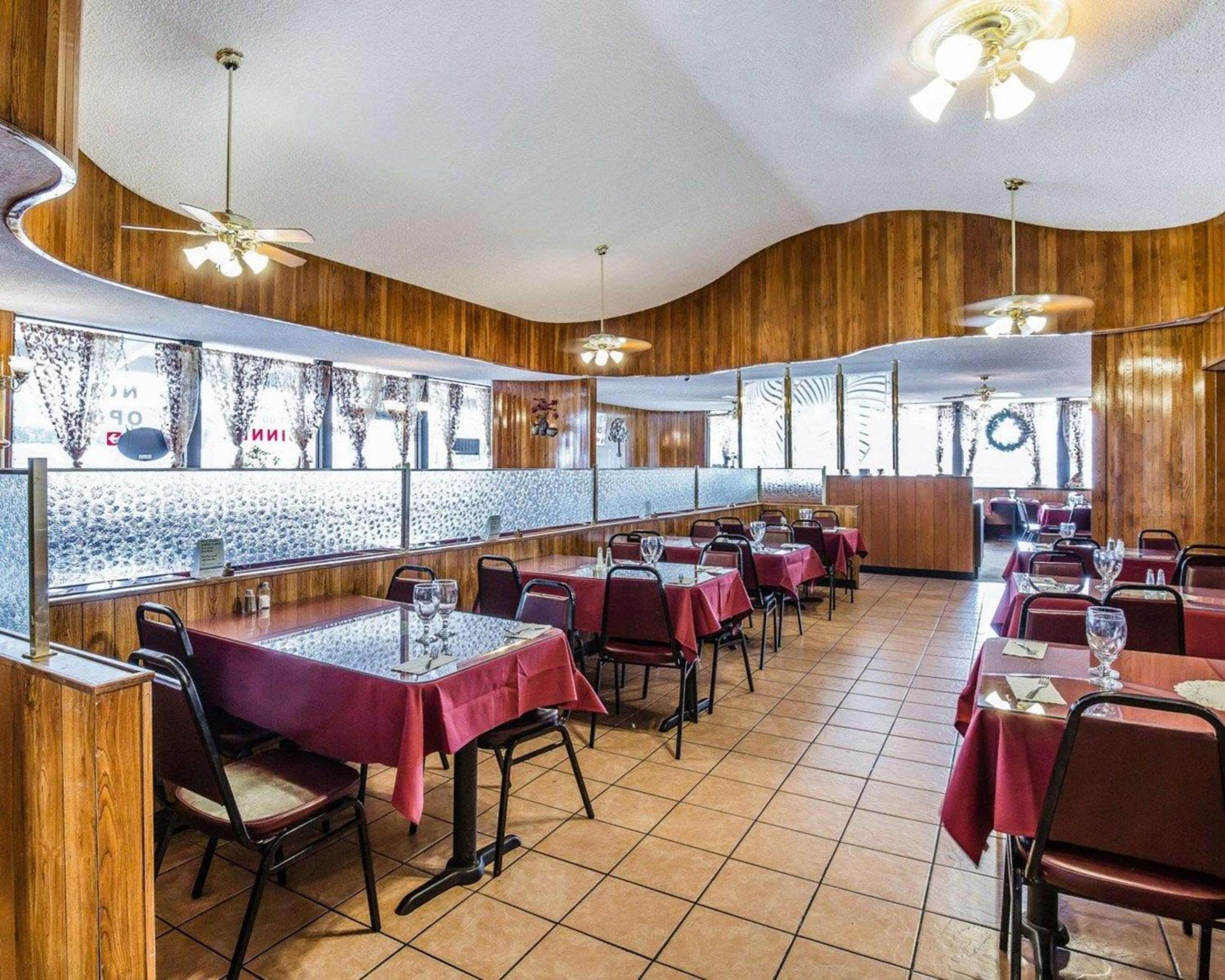 Reno Vacations - Econo Lodge Near Reno-Sparks Convention Center - Property Image 17