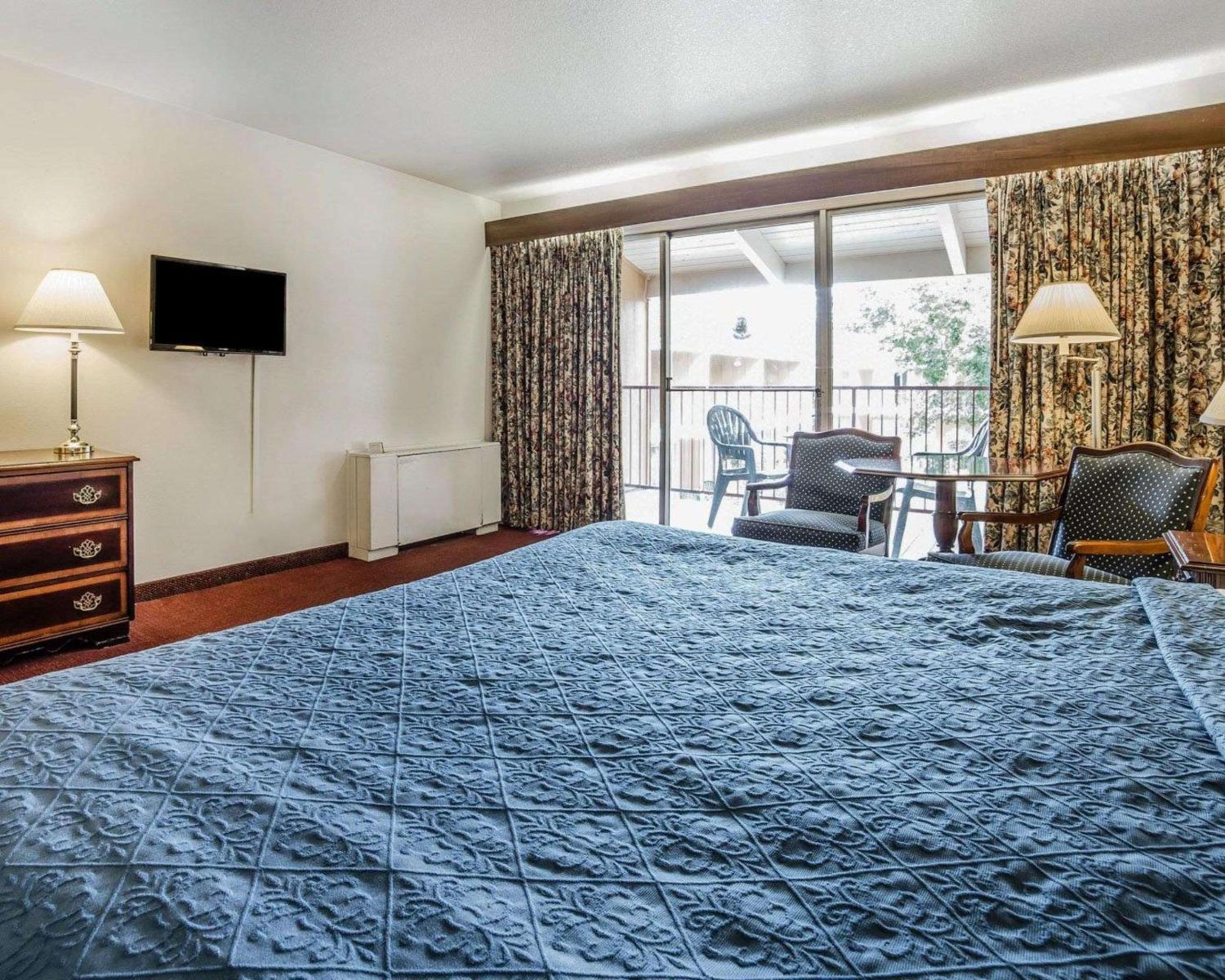 Reno Vacations - Econo Lodge Near Reno-Sparks Convention Center - Property Image 14