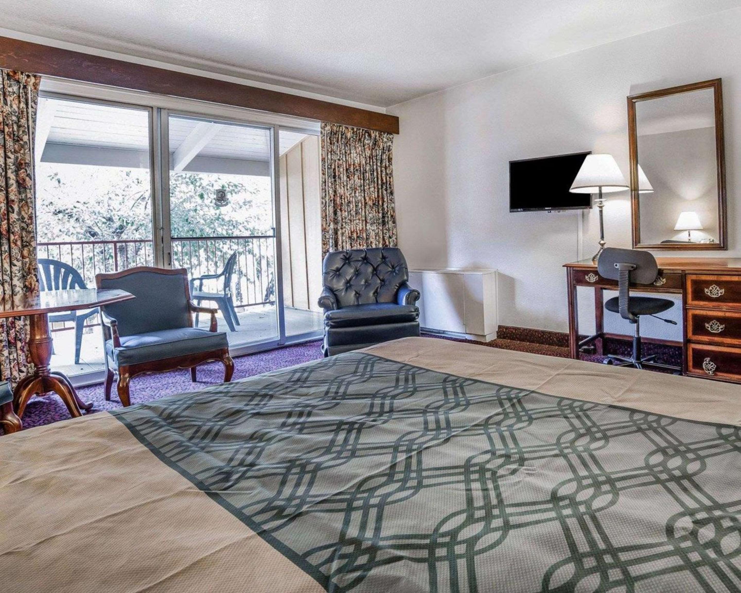 Reno Vacations - Econo Lodge Near Reno-Sparks Convention Center - Property Image 10