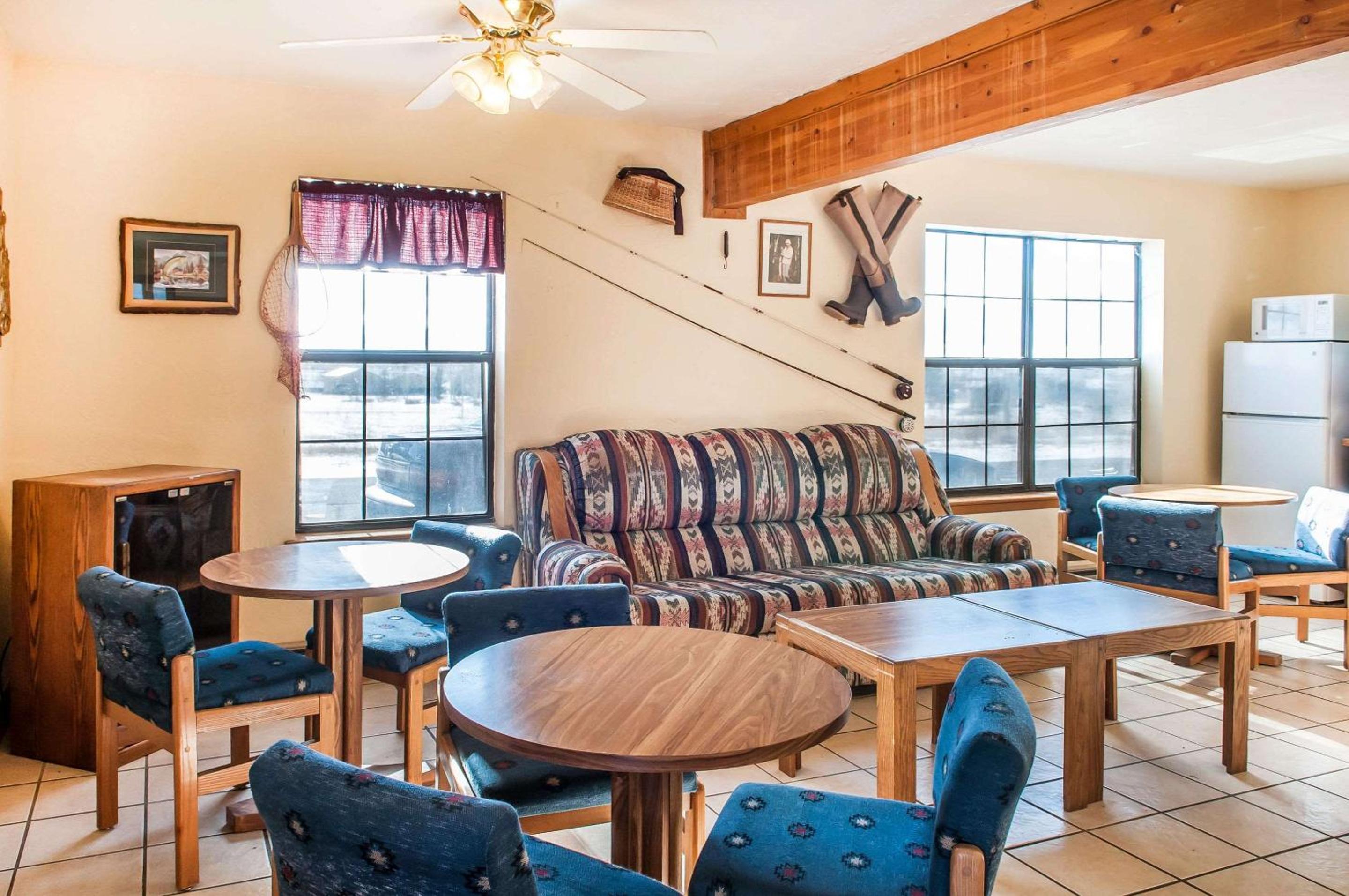 Econo Lodge Eagle Nest, 사진 19