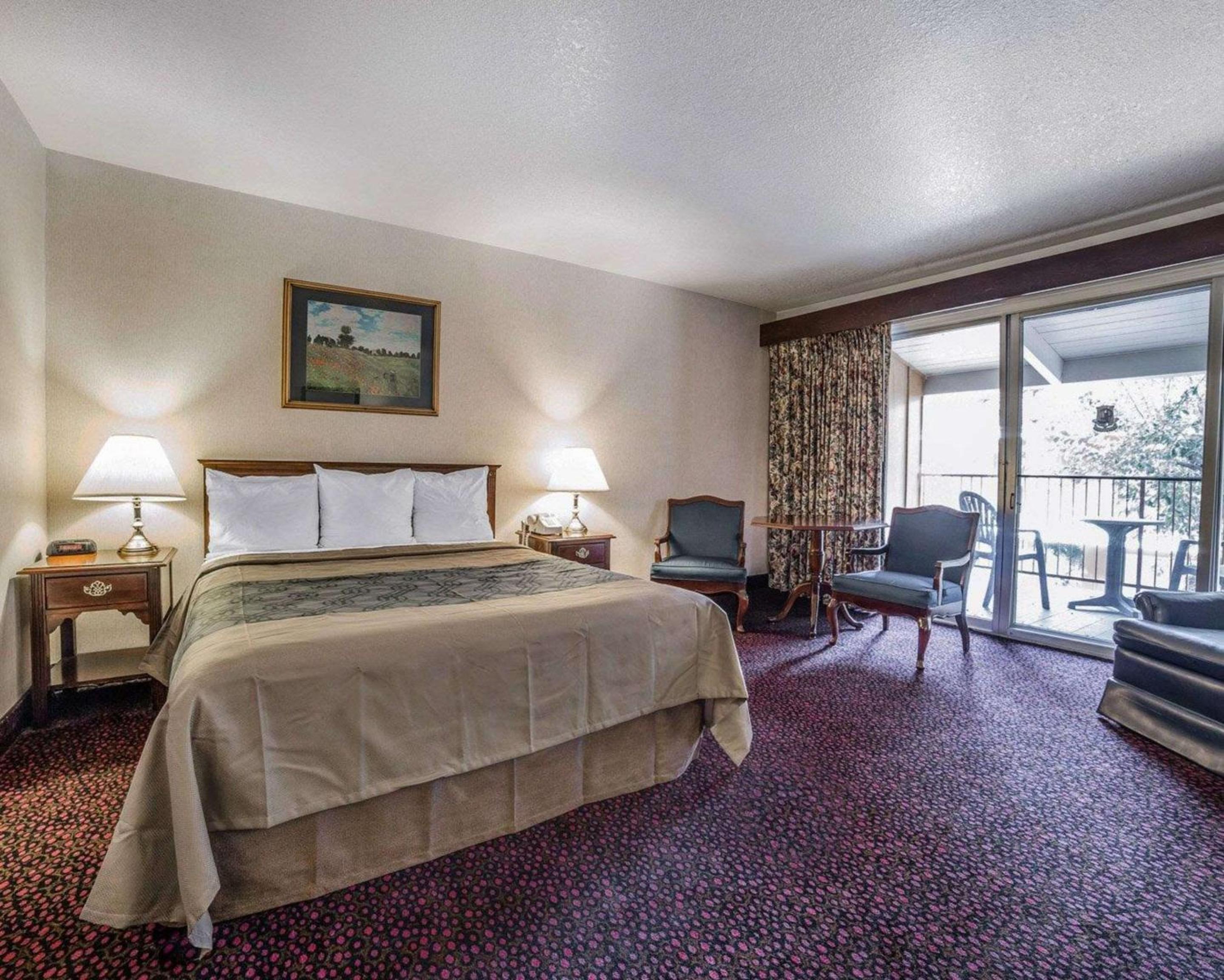 Reno Vacations - Econo Lodge Near Reno-Sparks Convention Center - Property Image 9