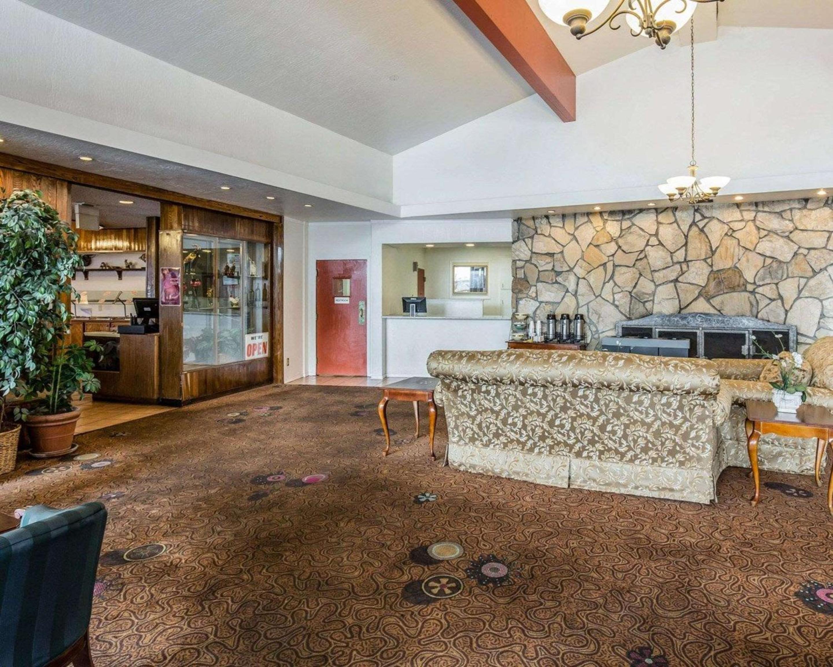 Reno Vacations - Econo Lodge Near Reno-Sparks Convention Center - Property Image 8