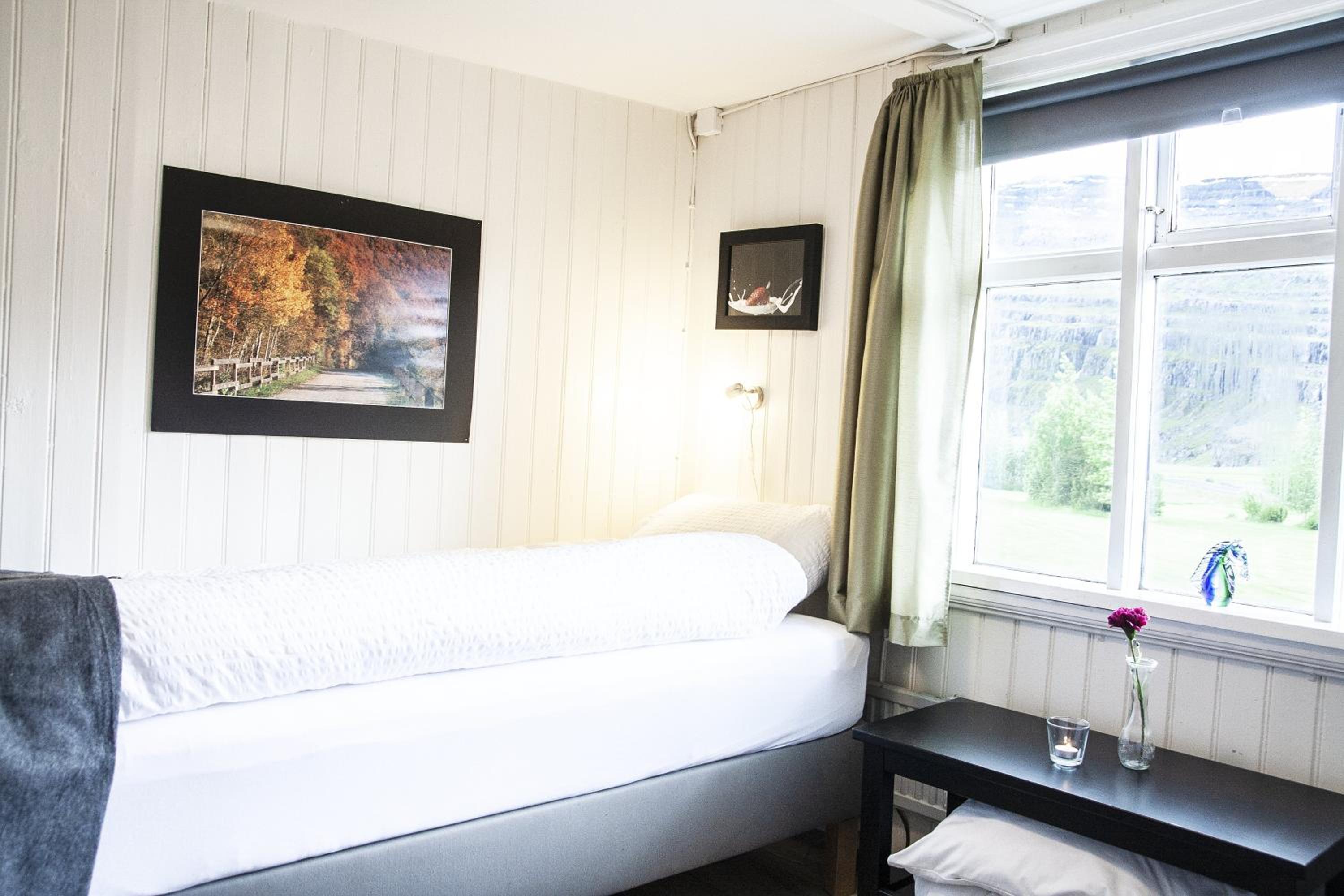 Fossardalur Guesthouse