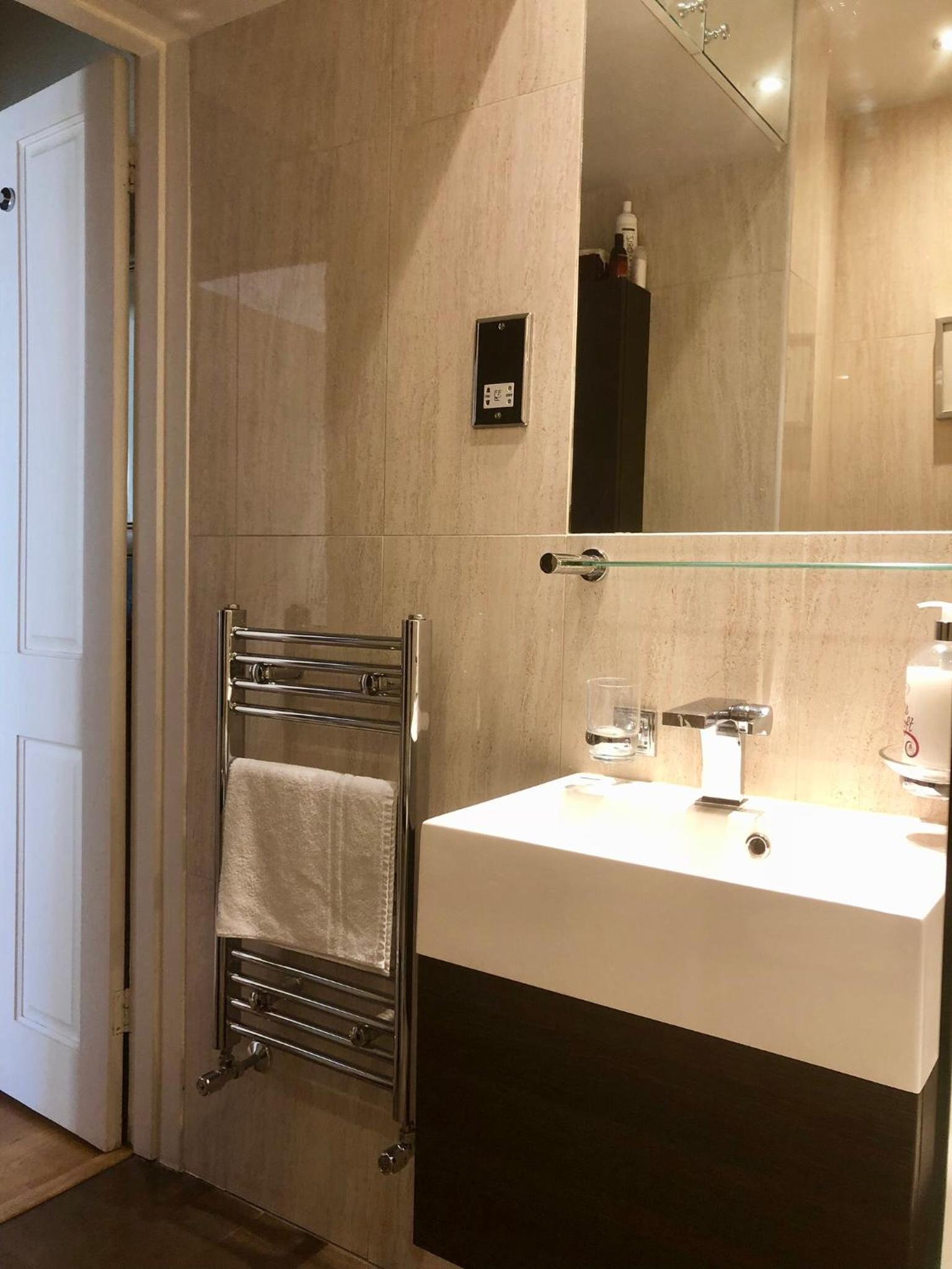 Luxury apartment in Central London, Mida Vale