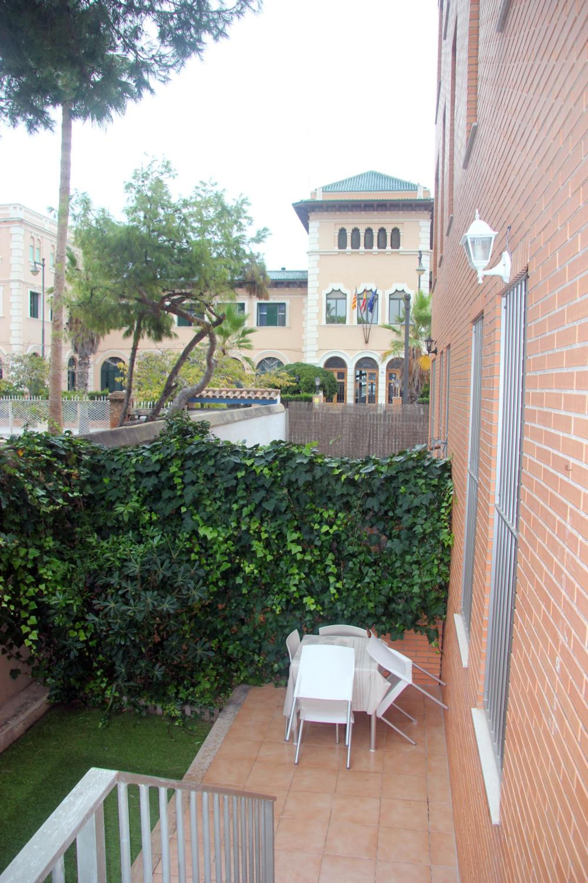 Holiday Apartments Malvarrosa Beach view 4