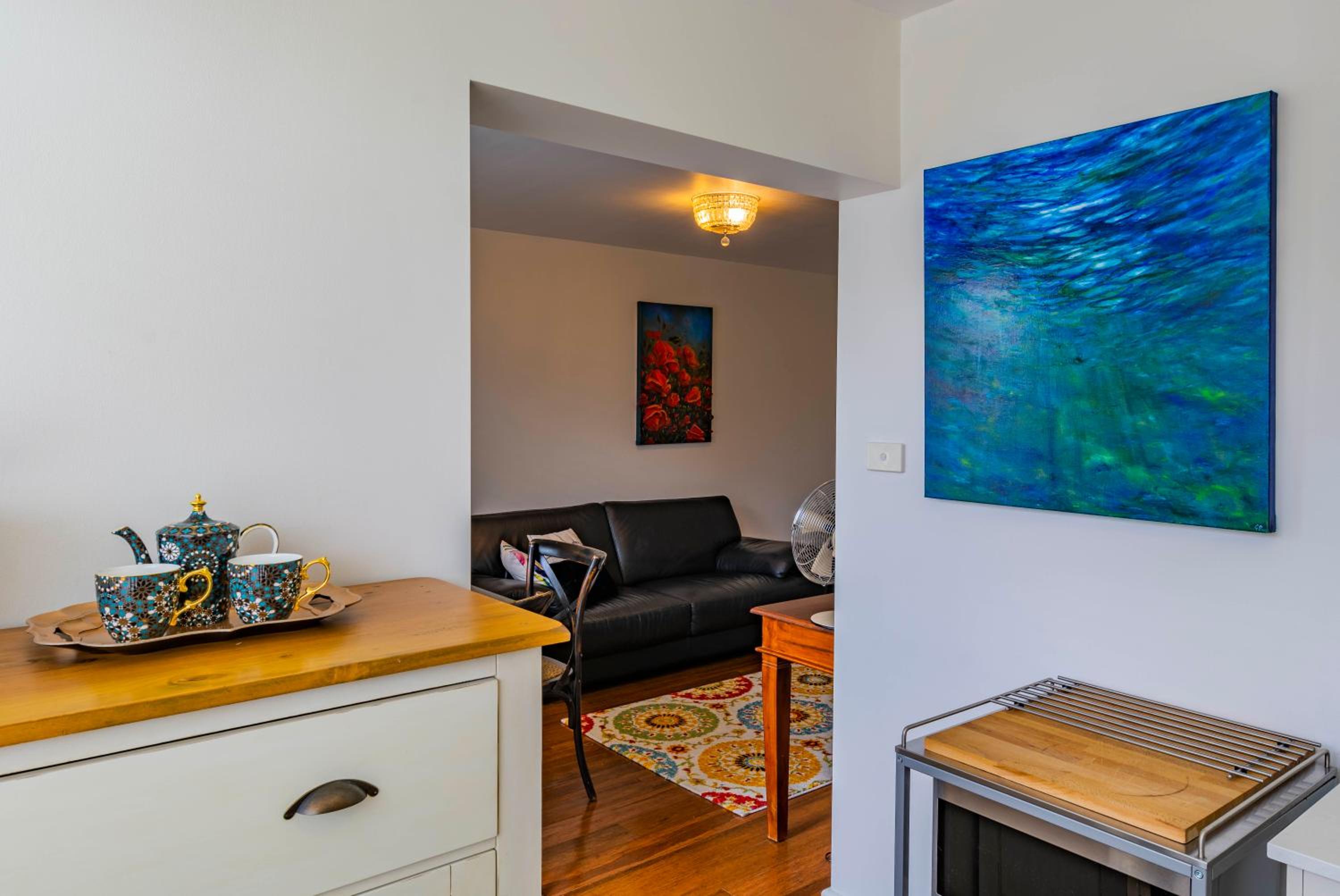 Hobart Vacations - Scarlett's by Salamanca - Property Image 2