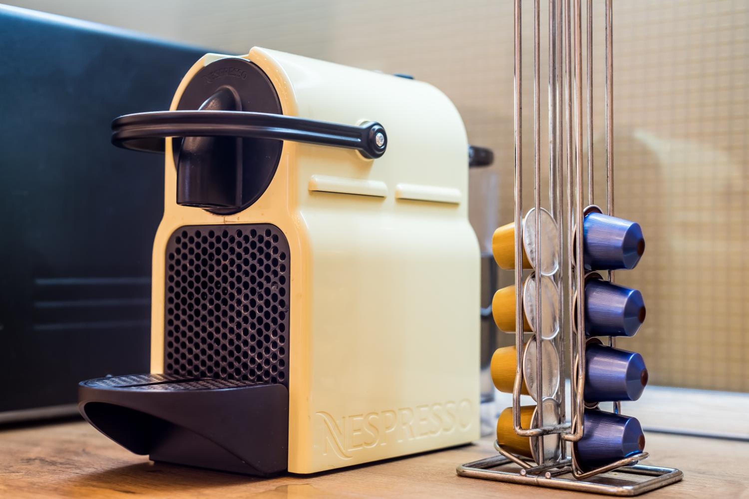 Hello Downtown Apartment - Movie view 5