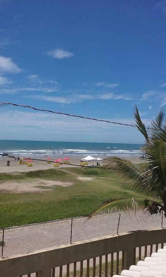 Casa frente a praia e picina