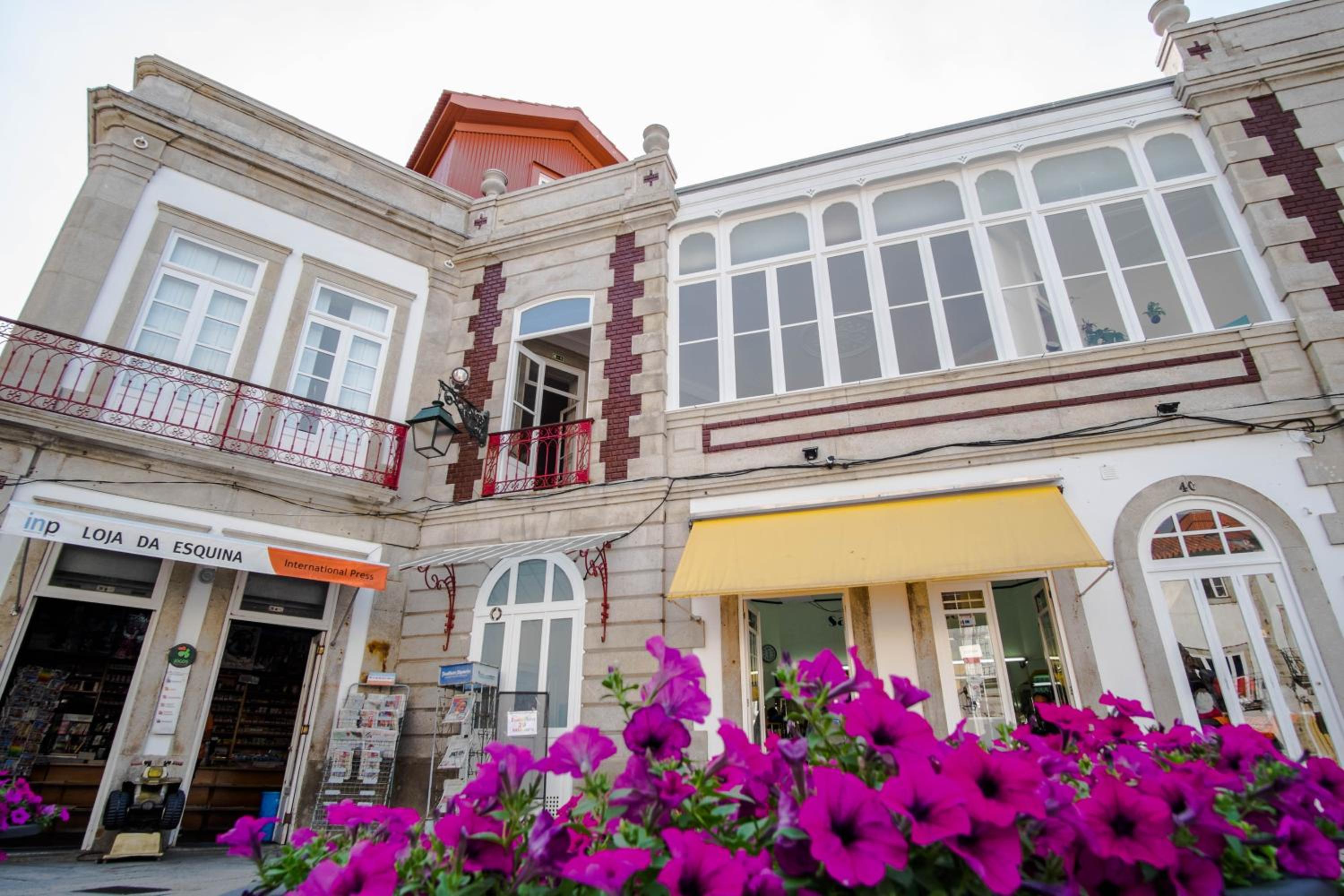 Hotel Dona Emília Guest House & Studio Apartment Building - Image 1