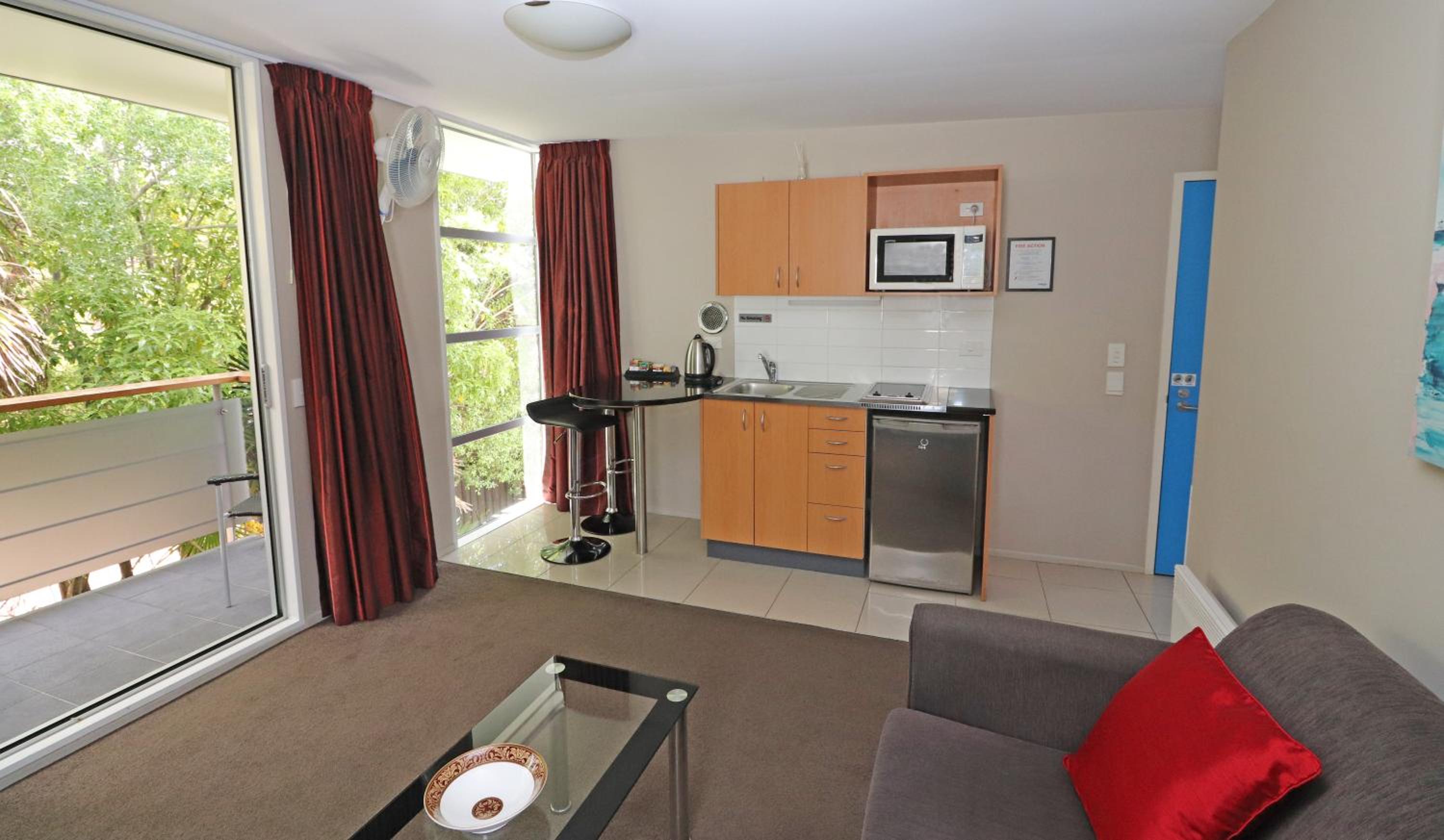 Sumner Bay Motel