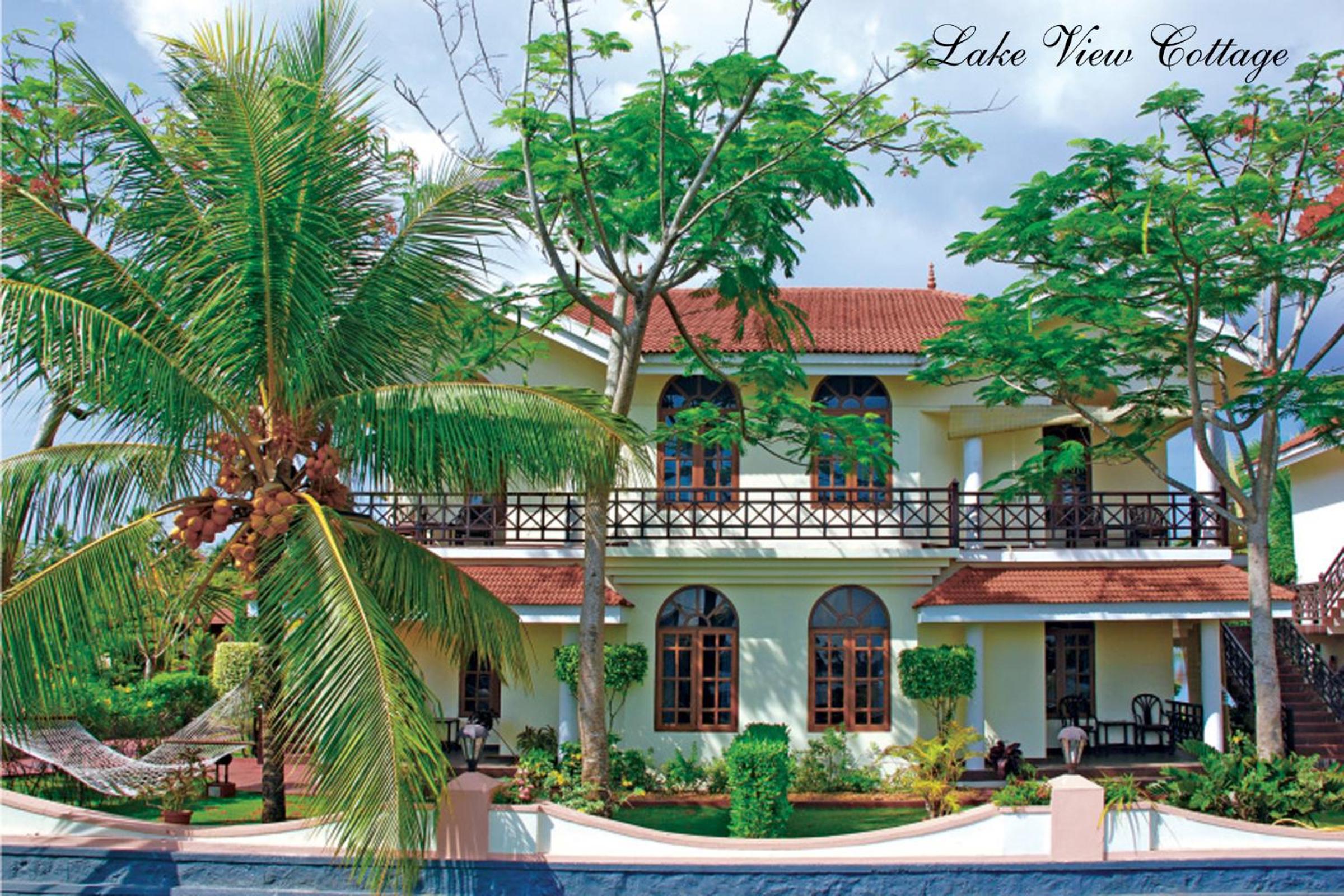 Sterling Lake Palace Alleppey