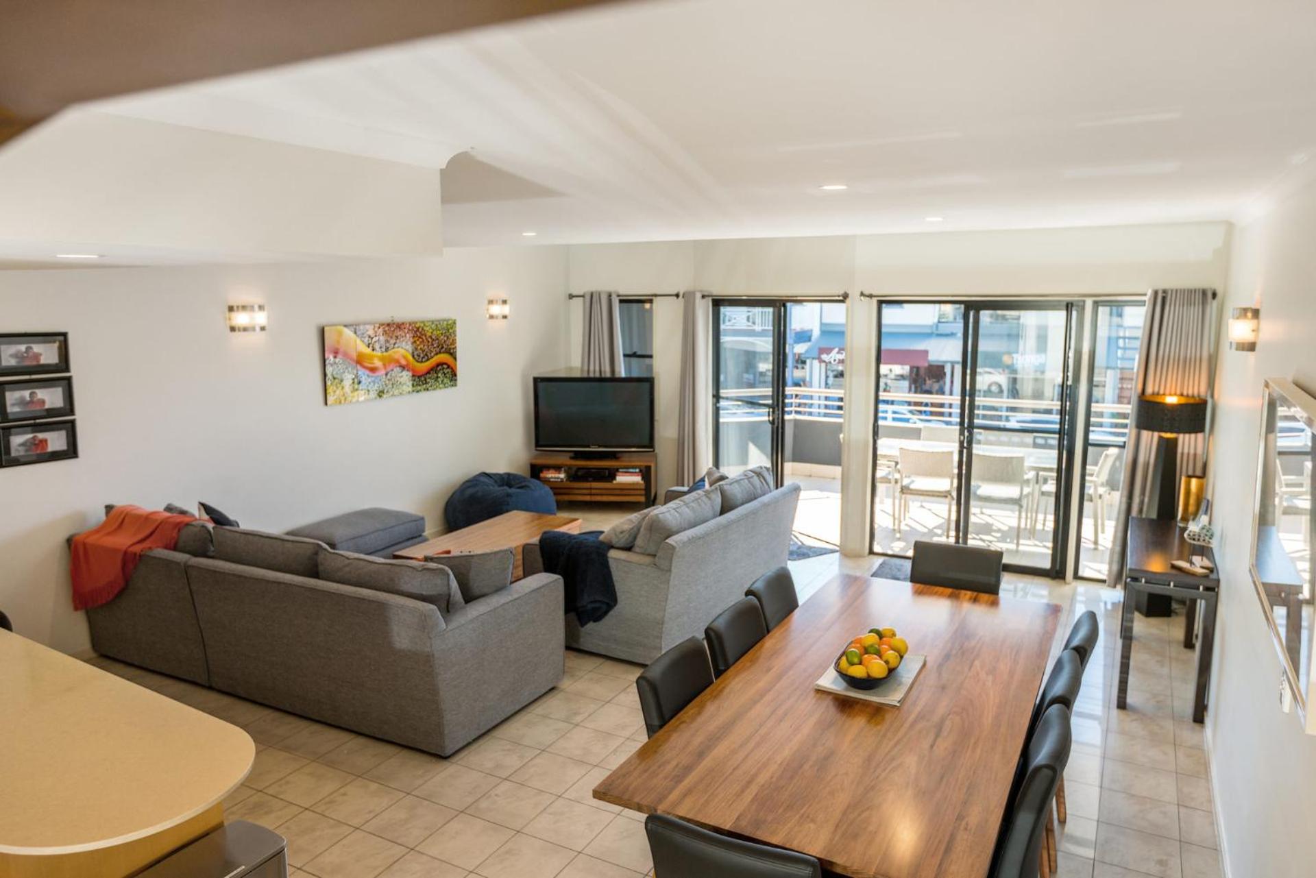 Absolute Solace - 2 - 8 Lawson Street