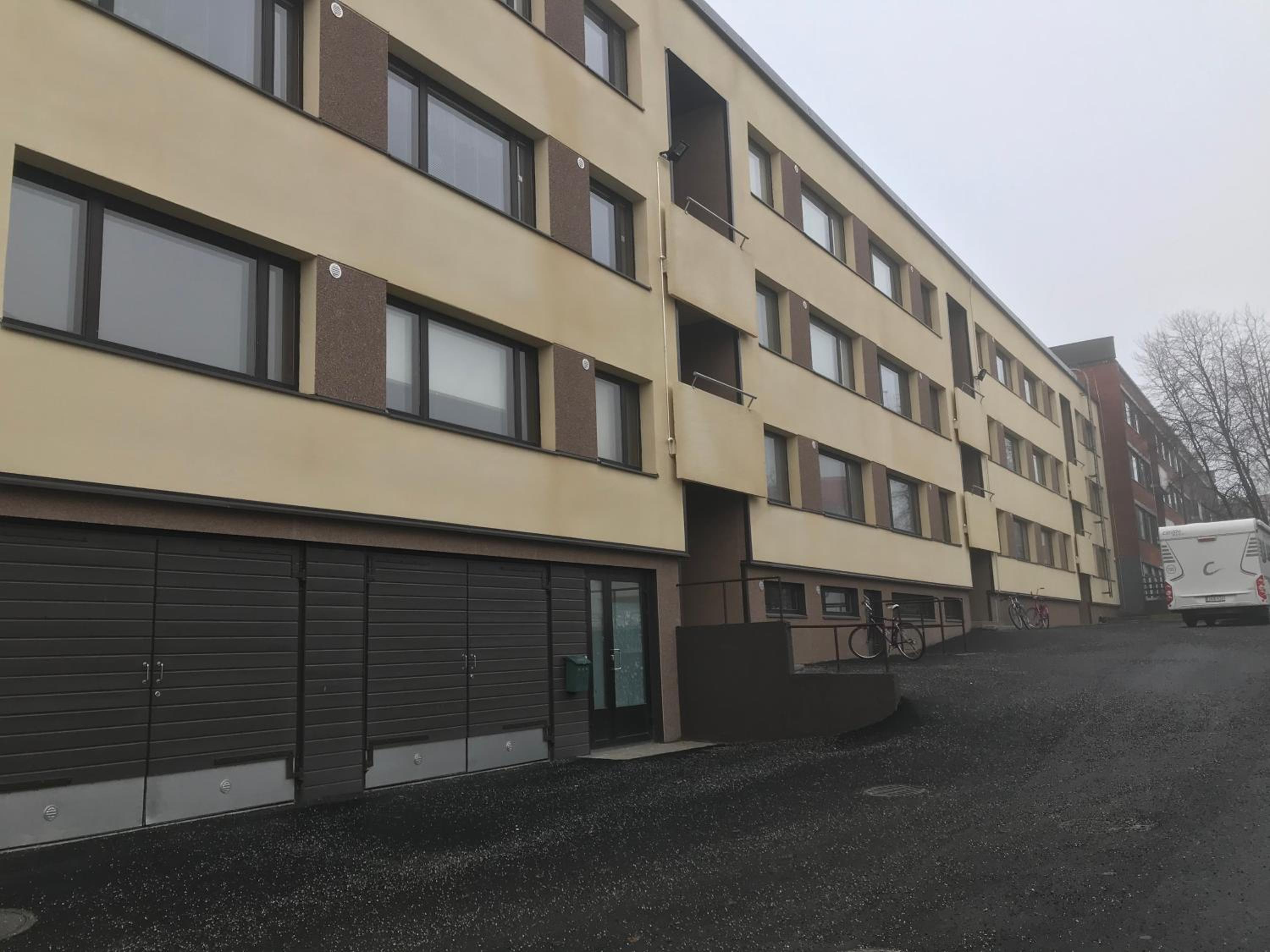 Kemi CITY l near snowcastle, 2 rooms, kitchen, glazed balcony, free parking on street view 4