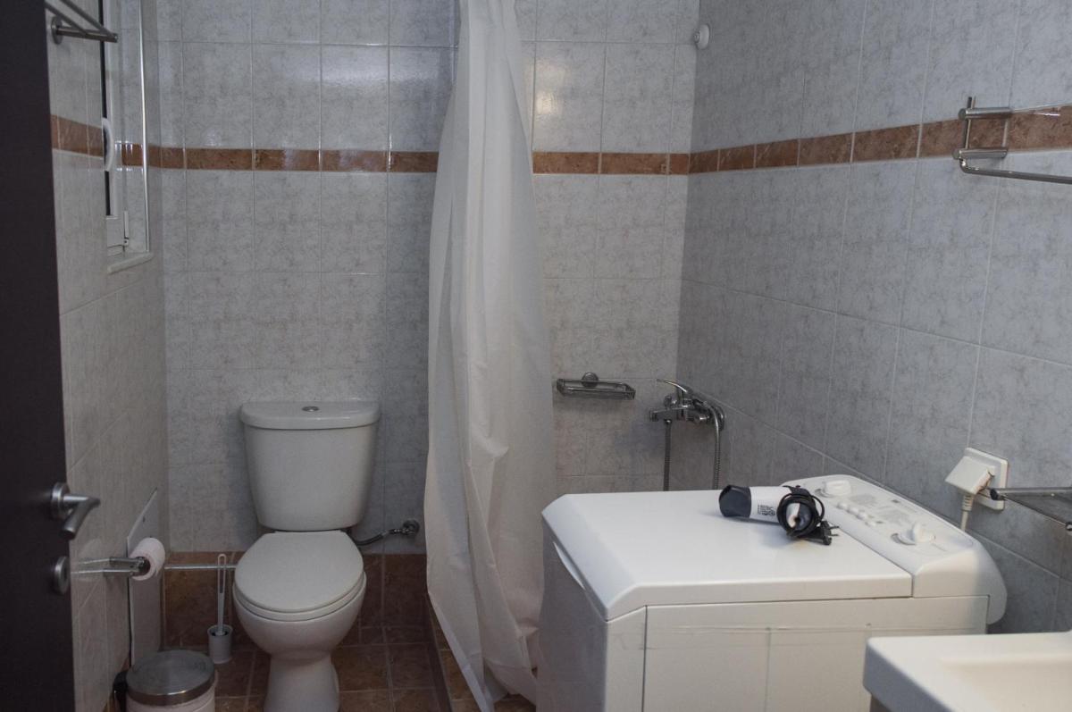 Modern apartment, EXCELLENT and VIBRANT location!! photo 2