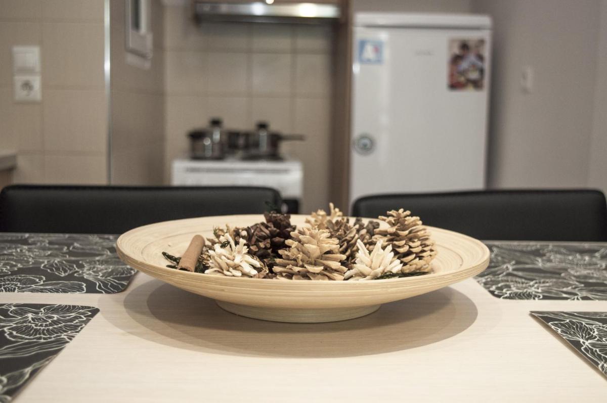 Modern apartment, EXCELLENT and VIBRANT location!! photo 3