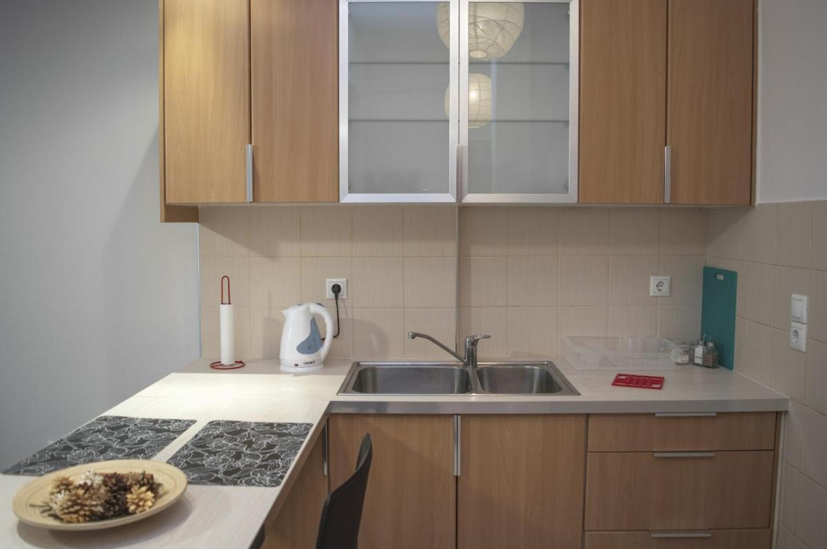 Modern apartment, EXCELLENT and VIBRANT location!! photo 4