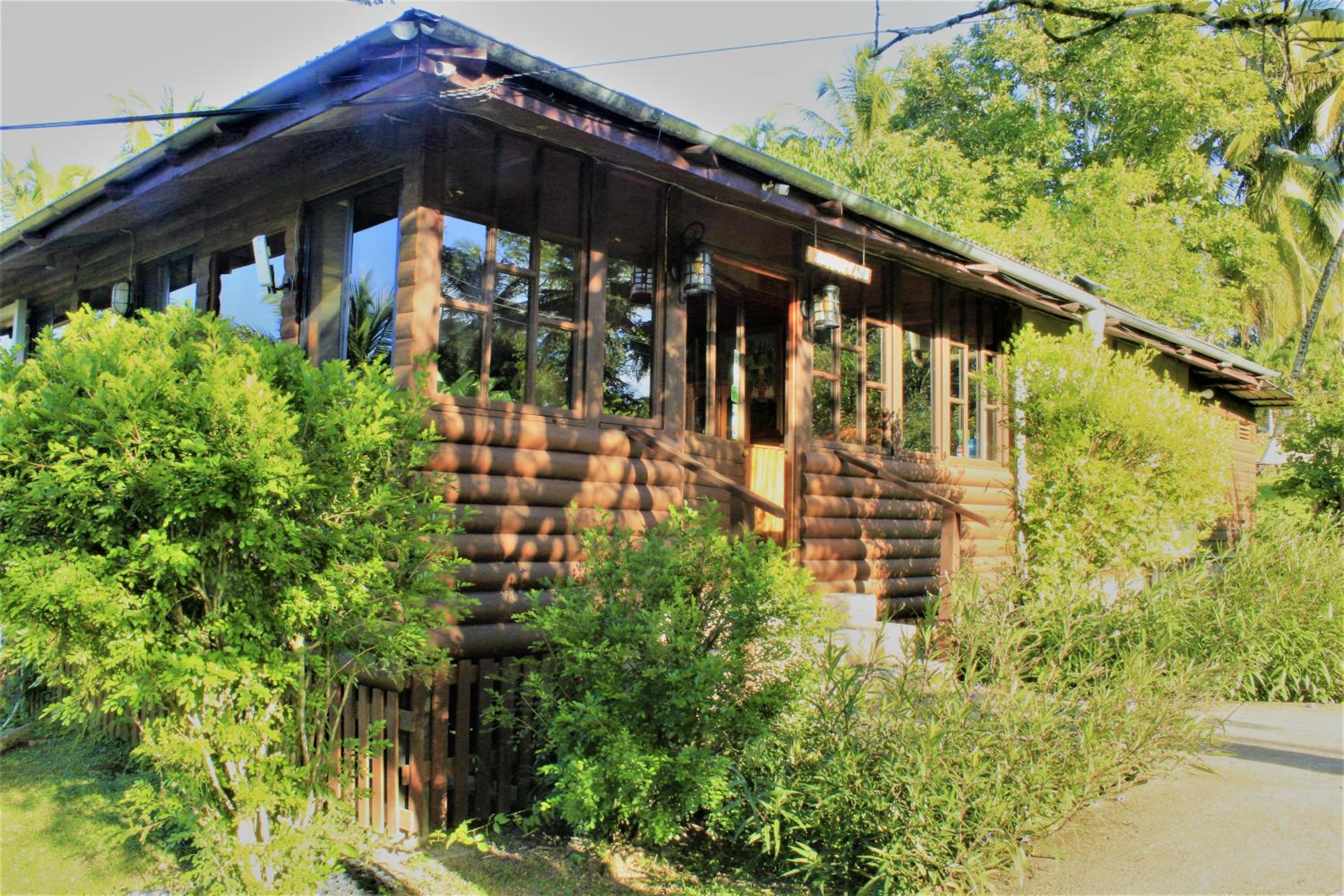 The Log Cab-Inn
