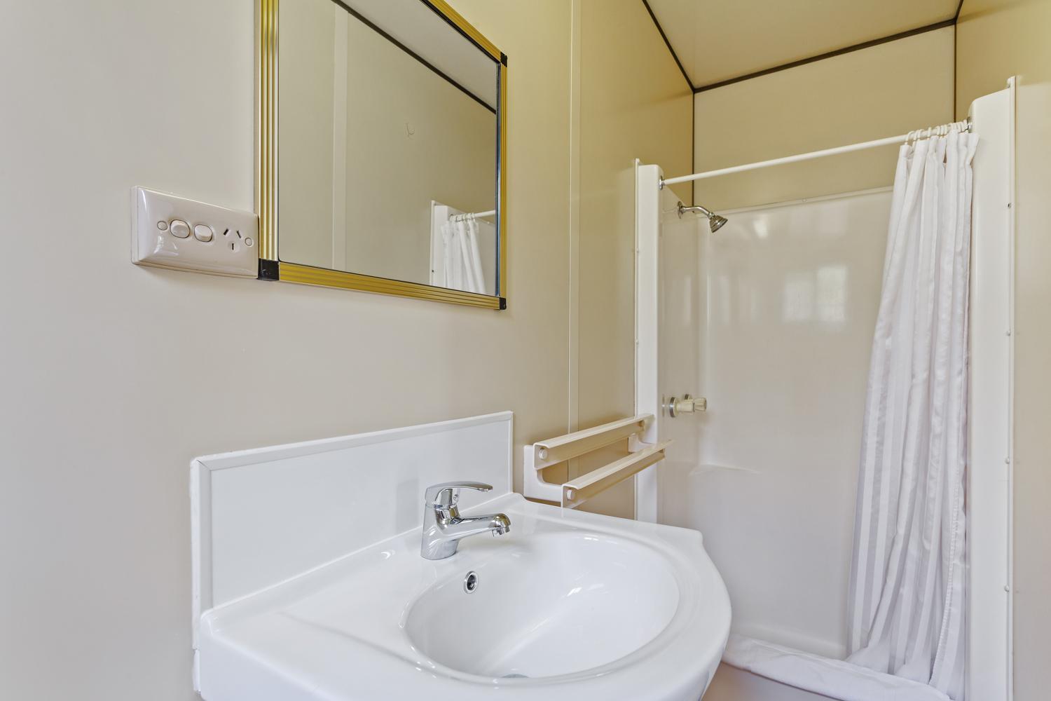 First City Caravilla - Image 3