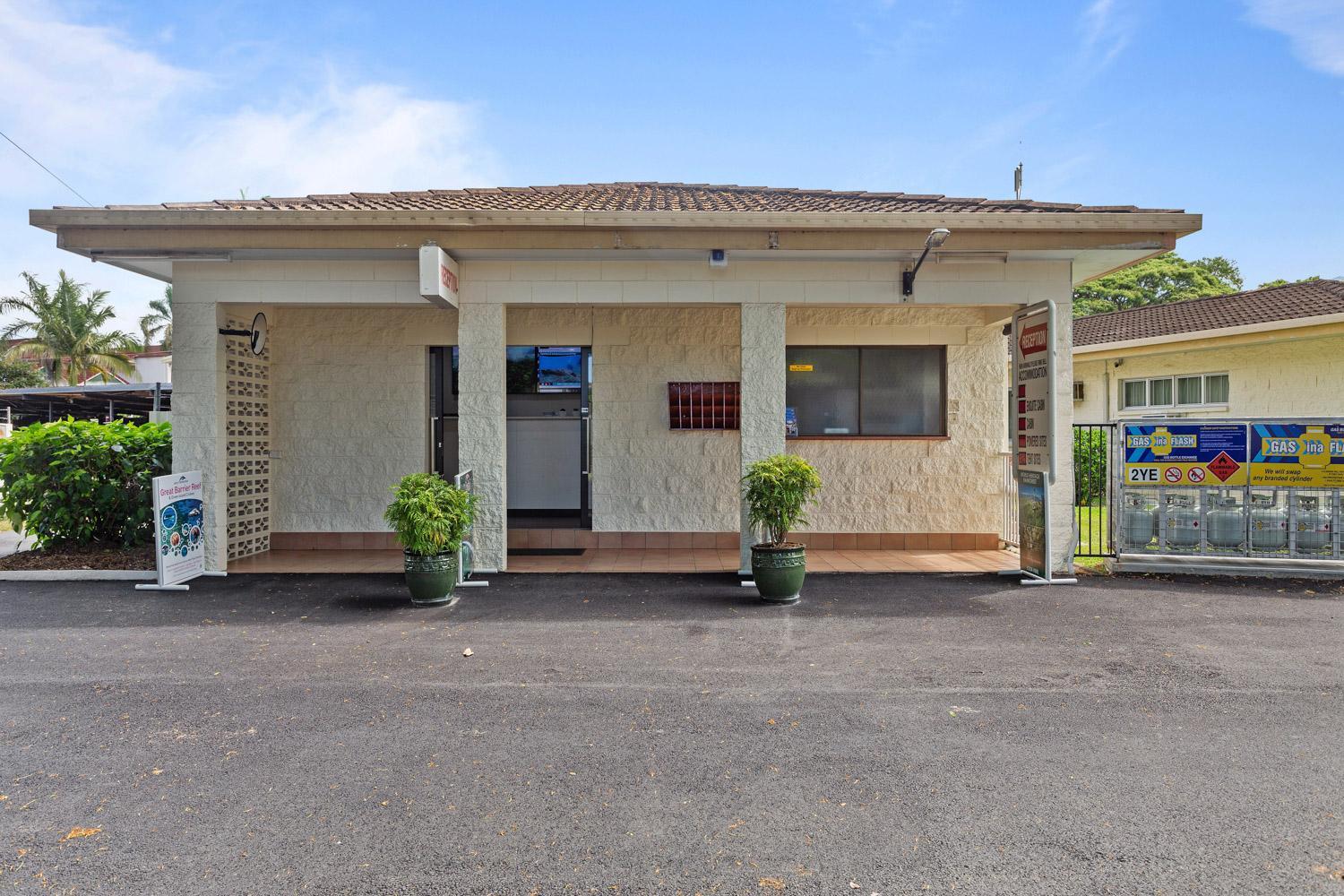 Hotel First City Caravilla - Image 1