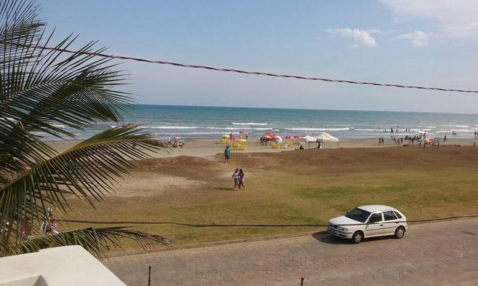 Casa frente a praia e picina