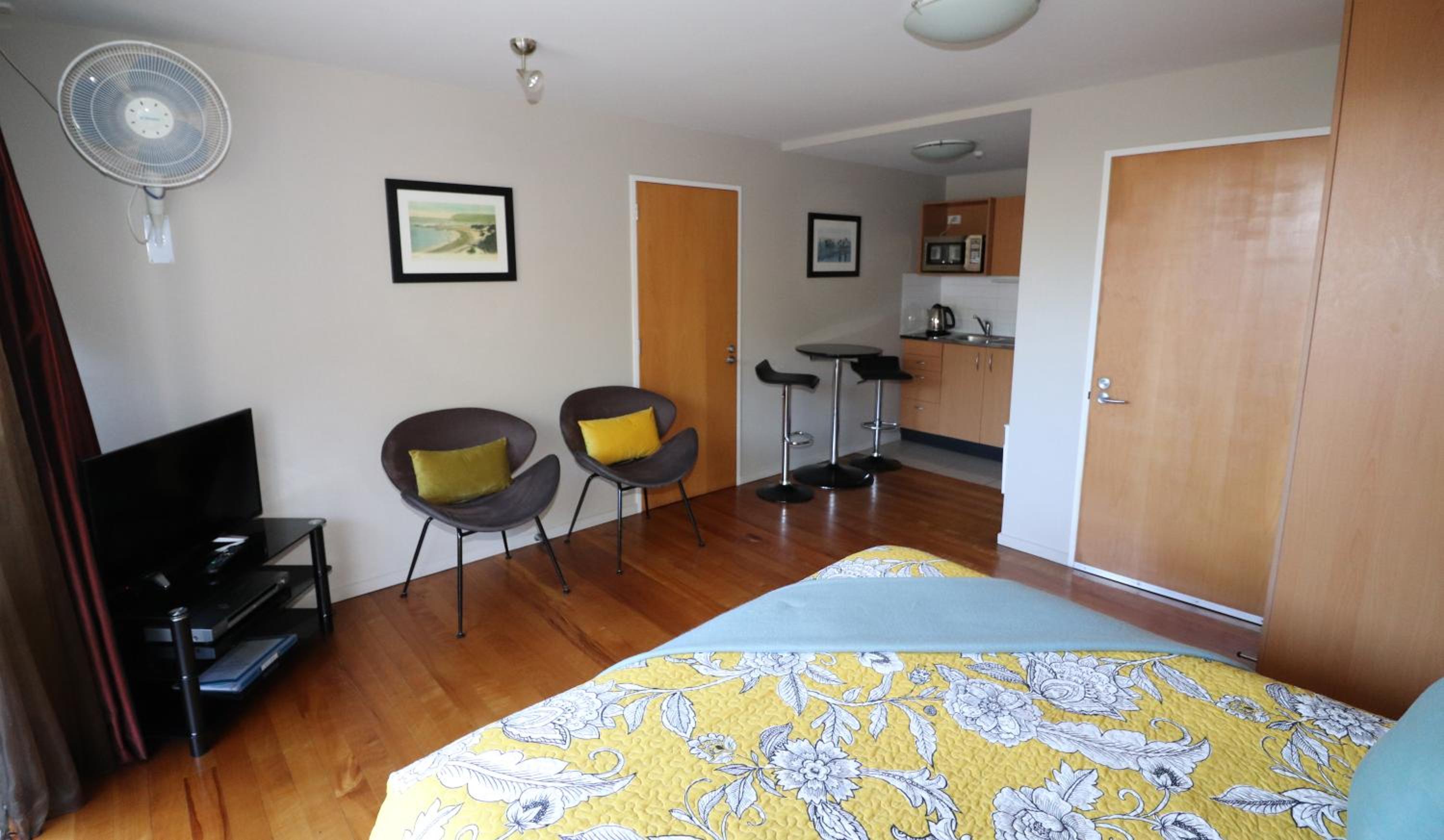 Sumner Bay Motel - Image 4