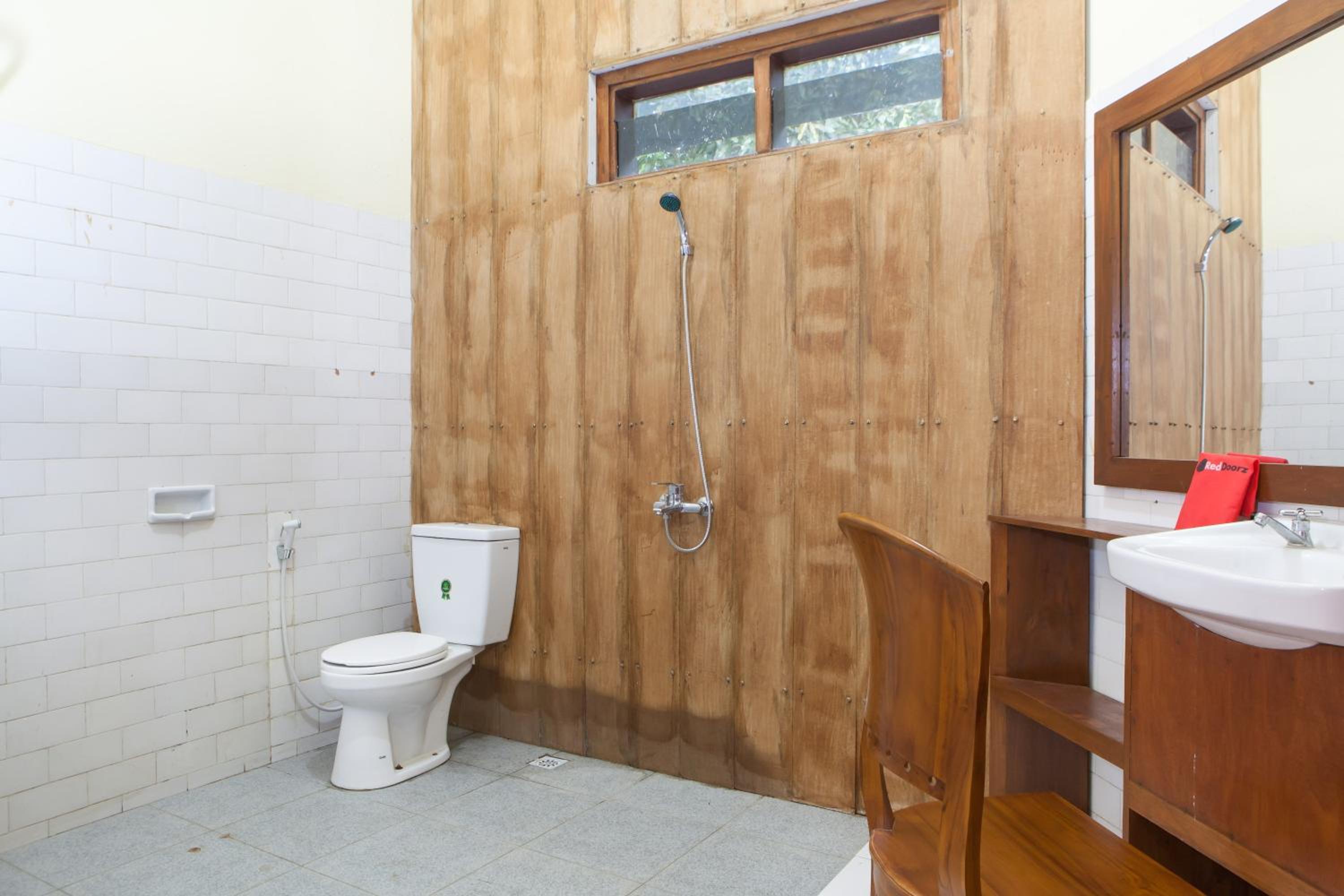 RedDoorz near Baluran National Park, Pandean - 17