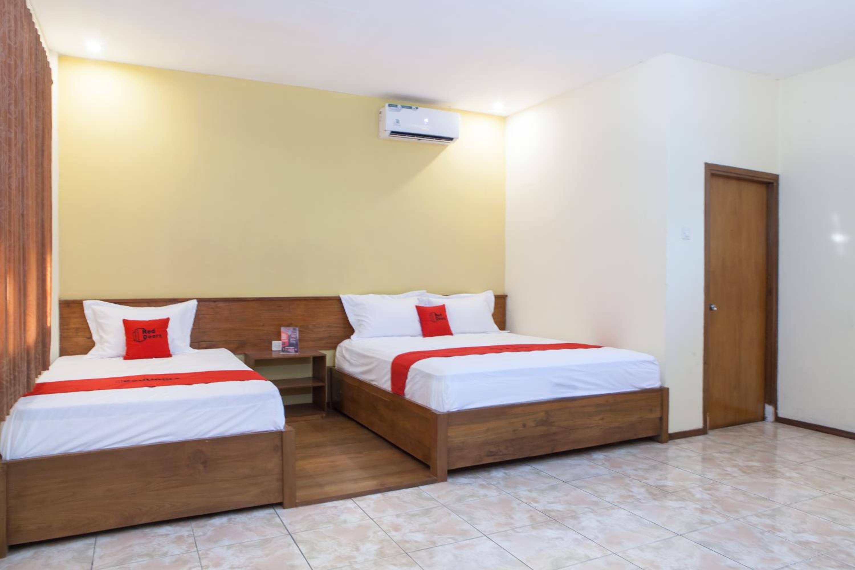 RedDoorz near Baluran National Park, Pandean - 19