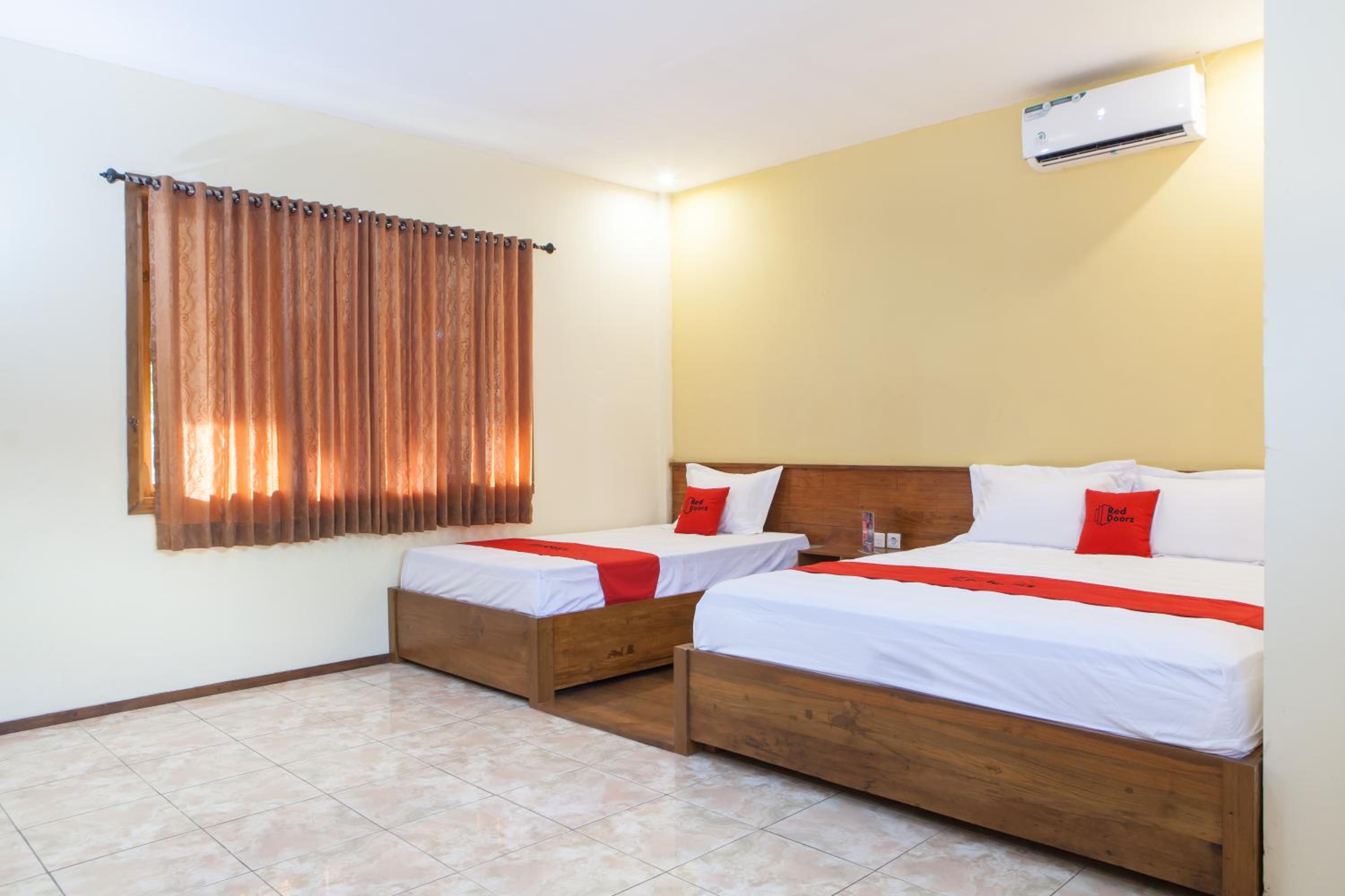 RedDoorz near Baluran National Park, Pandean - 9
