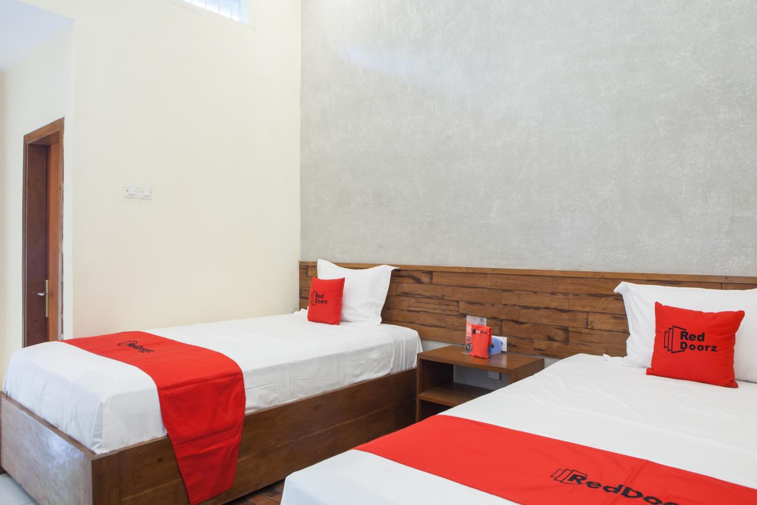 RedDoorz near Baluran National Park, Pandean - 18
