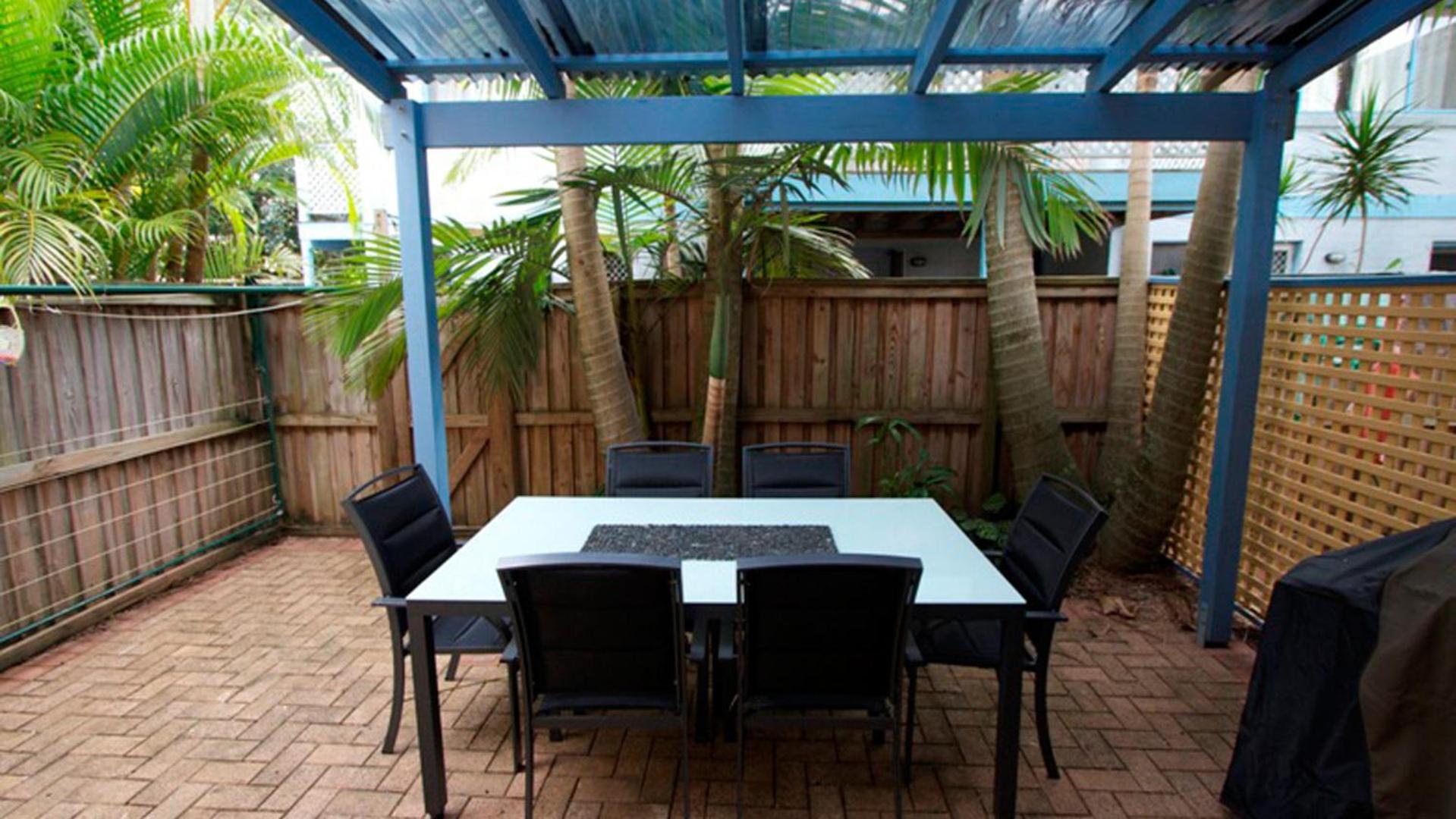 Hotel Byron Bay Accom Unit 3 41 Childe Street - Belongil Beach Apartment - Image 1
