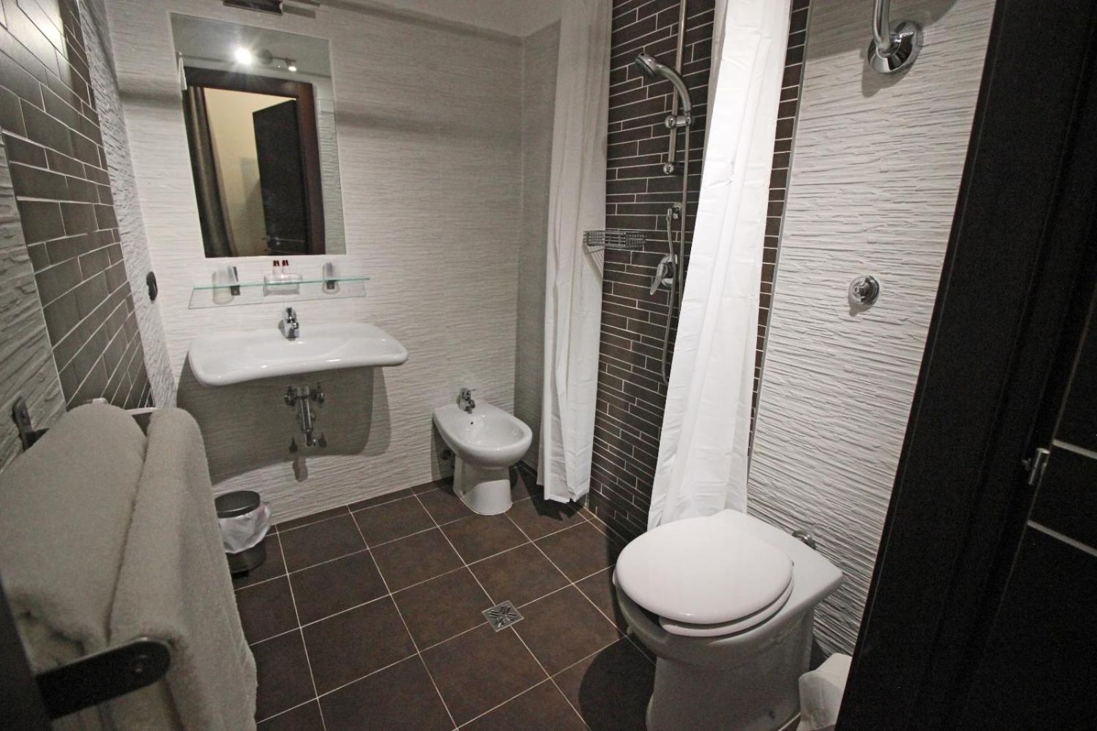 Hotel Charter-1