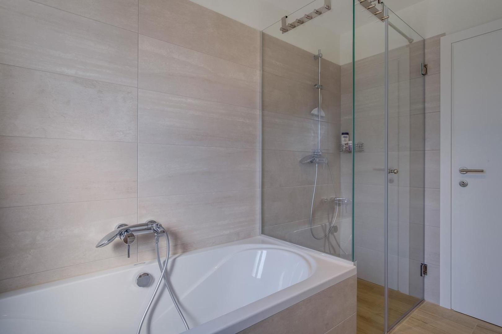 Penthouse Design & Beach Ferienwohnung direkt am Meer mit unverbautem Blick über die Adria