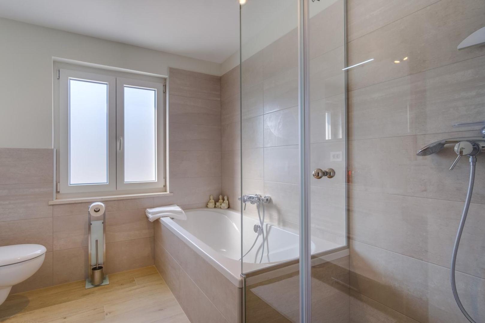 Penthouse Design & Beach Ferienwohnung direkt am Meer mit unverbautem Blick über die Adria