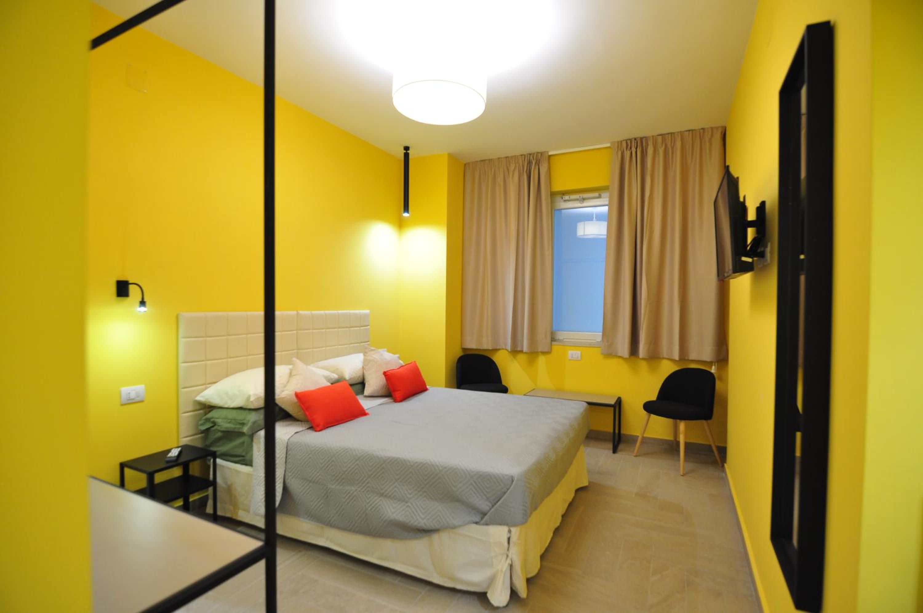 Delco Naples - Image 4