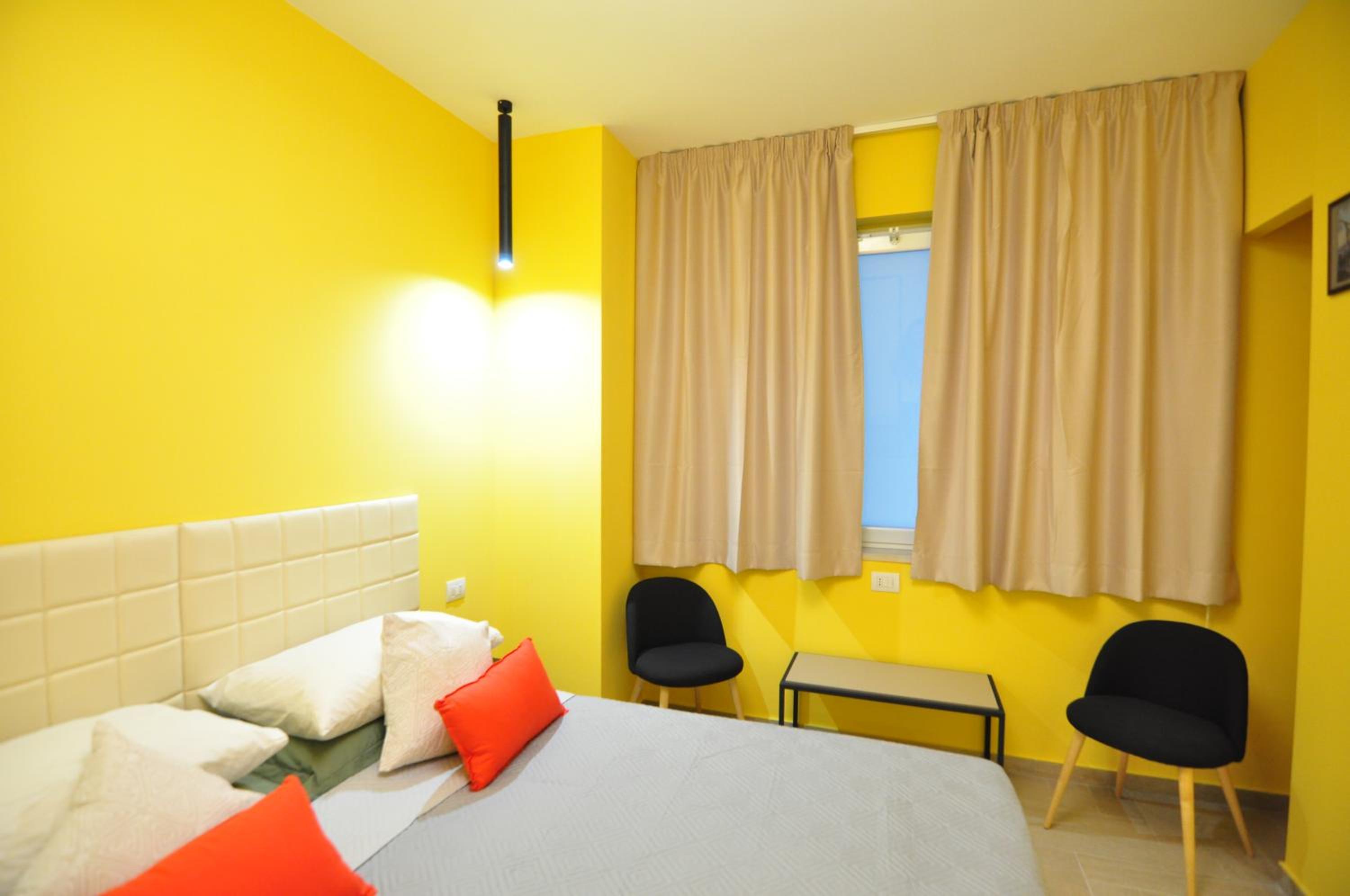 Delco Naples - Image 2