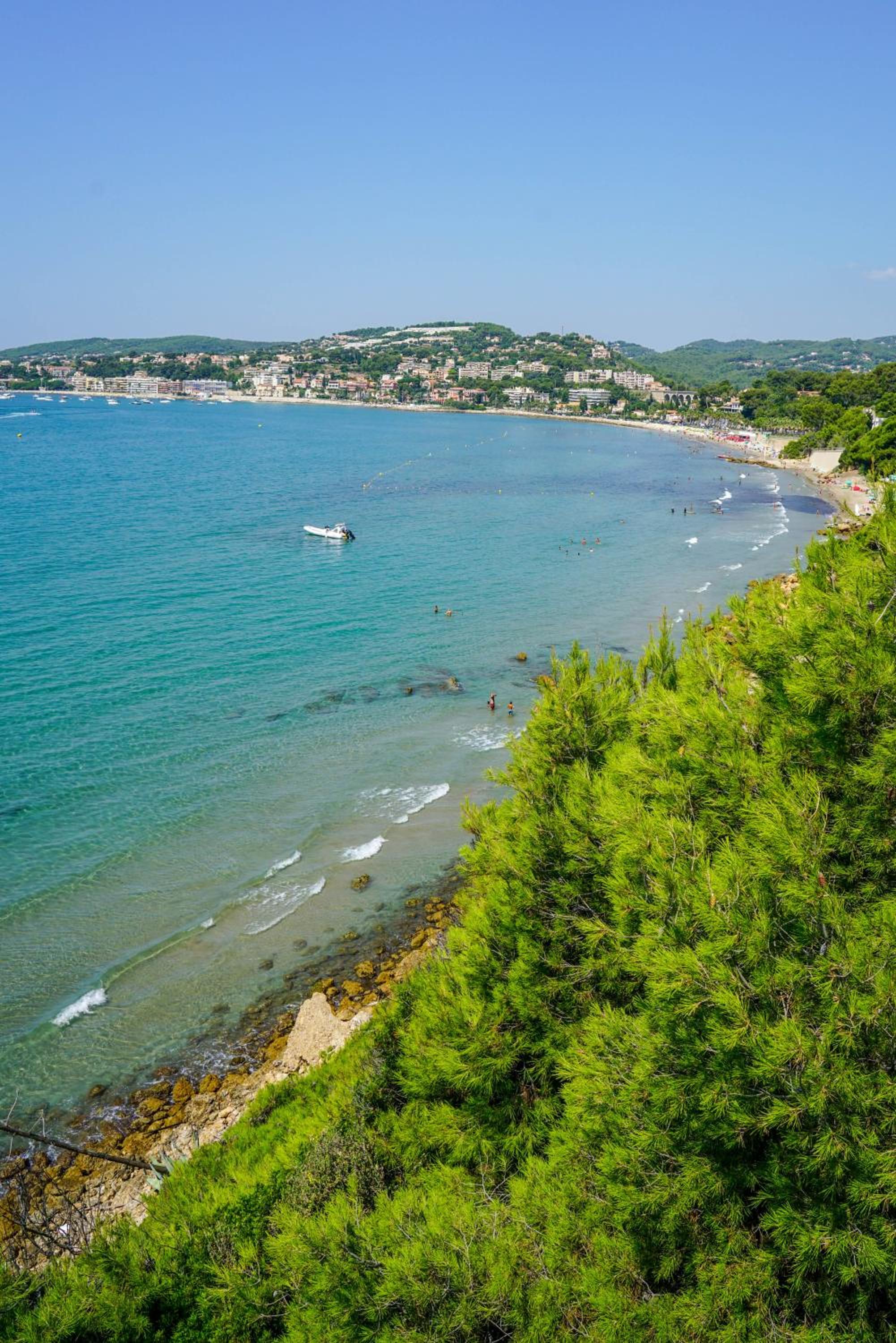 Les balcons de Bandol Centre ville avec vue mer et face à la plage view 5