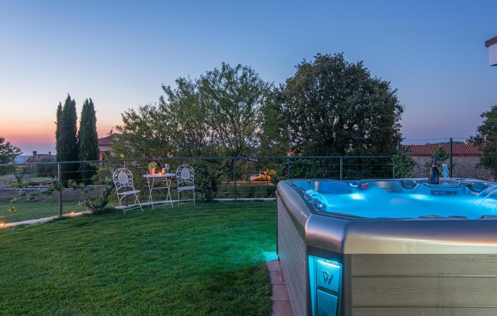Modern Villa di Rovigno with Pool, Hot Tub and Sea View view 2