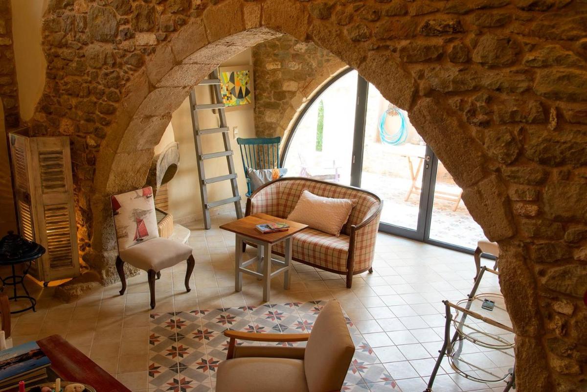 Joy: Artist's Stone House With Countryside Views photo 2